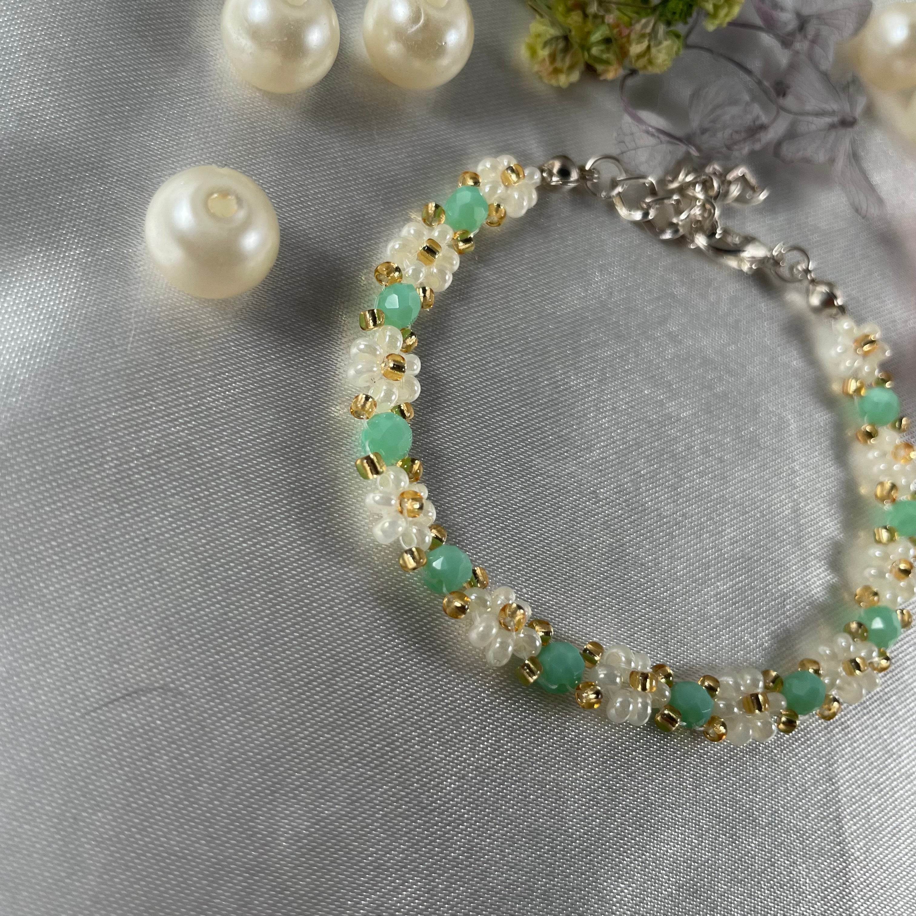 Daisy Flowers bracelet Crystal Ocean Green, Off-White & Golden seed beads - Fatatun