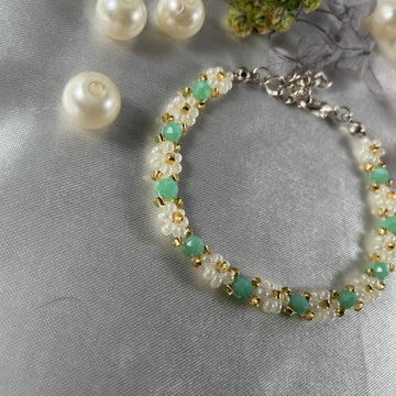 Daisy Flowers bracelet Crystal Ocean Green, Off-White & Golden seed beads - Fatatun