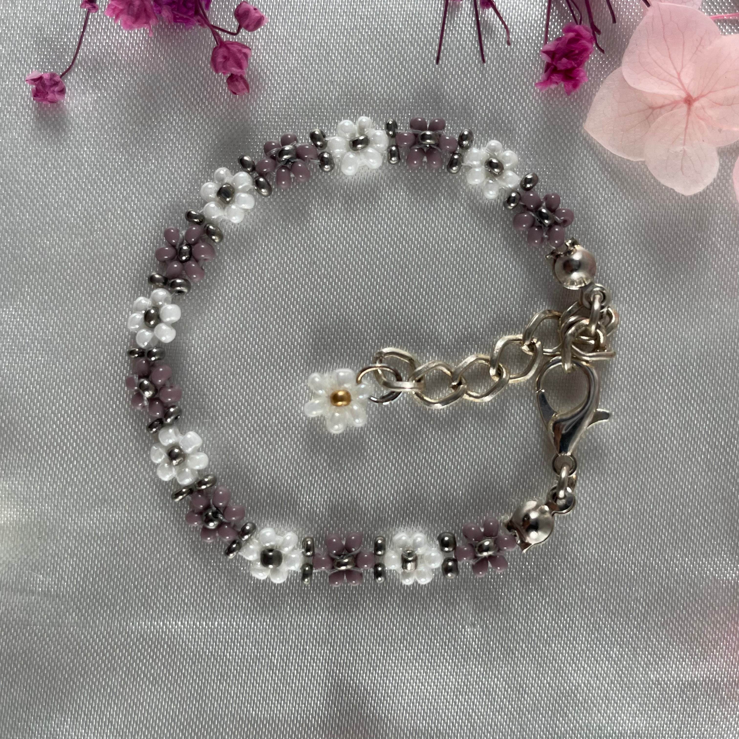 Daisy Flowers bracelet| opaque pastel Mauve, white with silver finishing - Fatatun