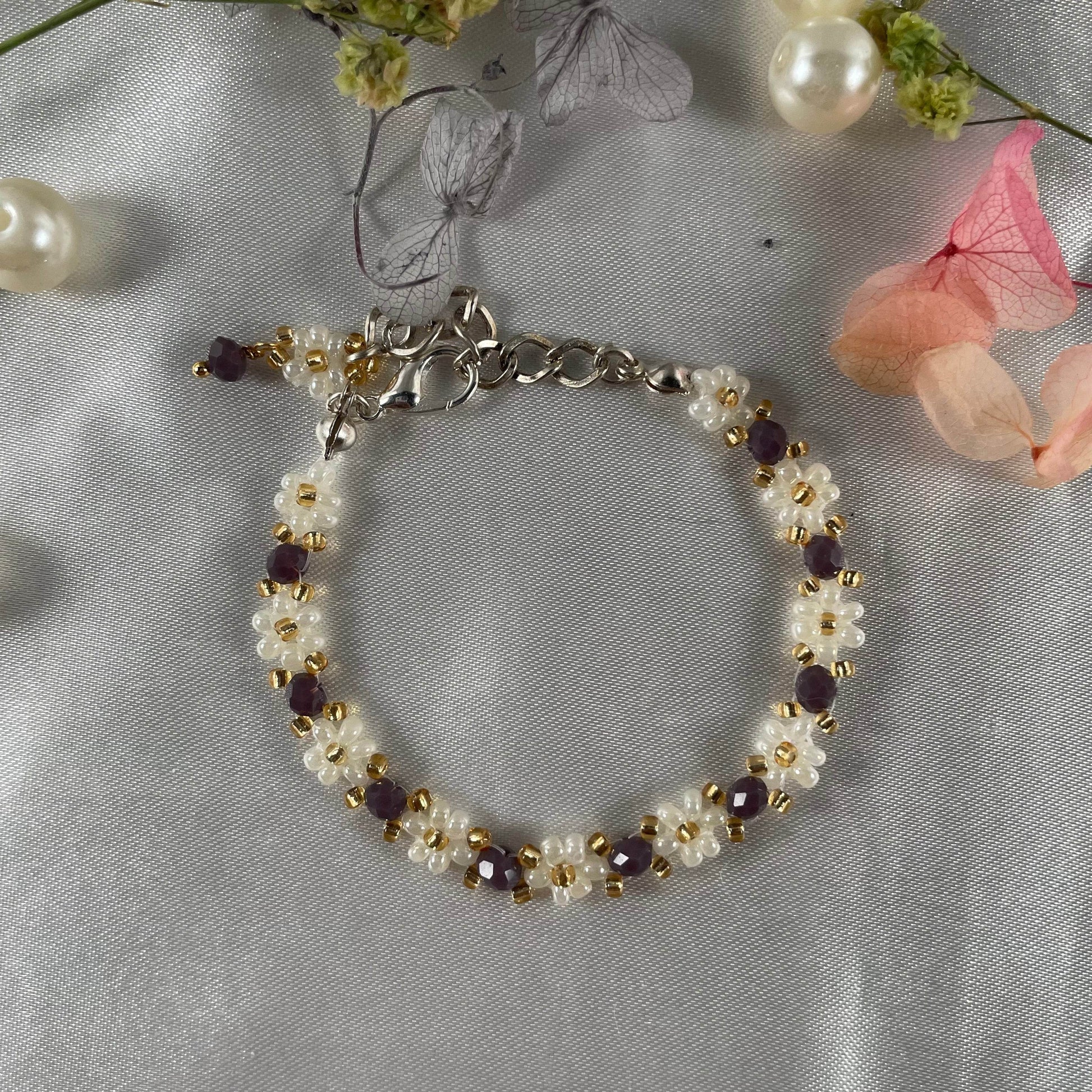 Daisy Flowers bracelet rondella Crystal| Dark Mauve and Off-White with Golden beads - Fatatun