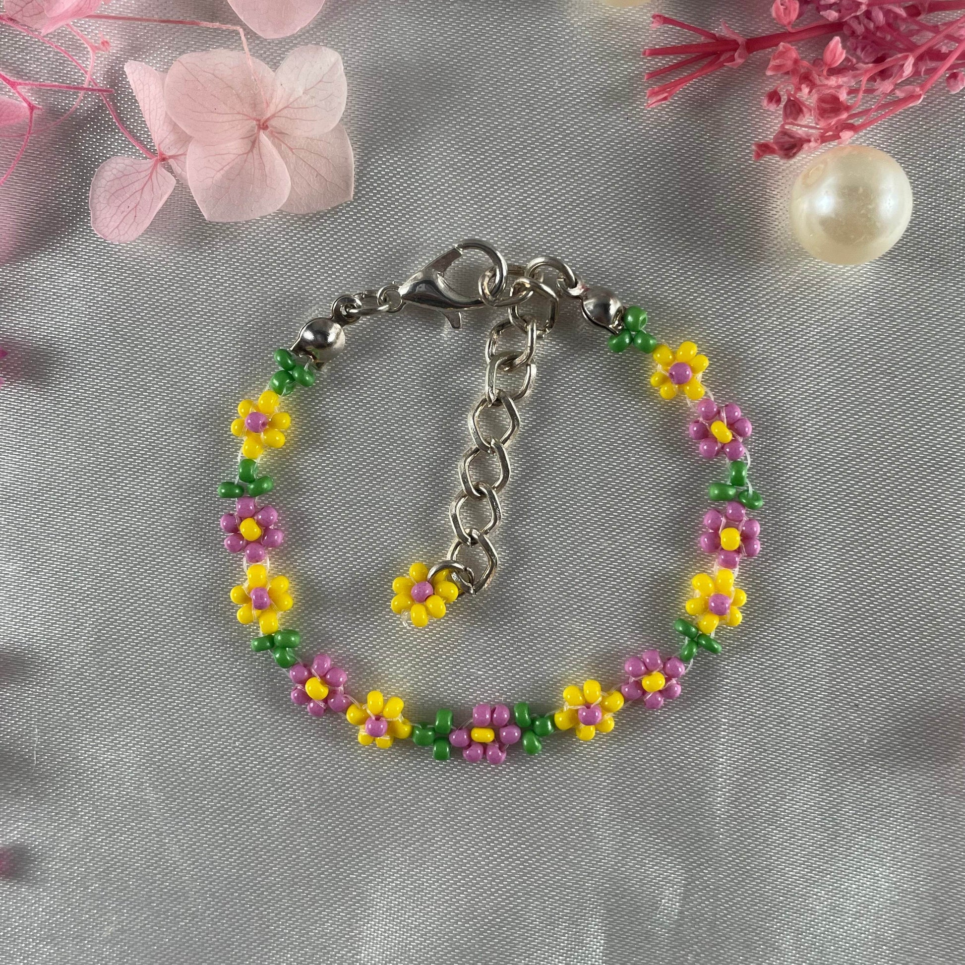 Daisy Flowers bracelet, made with Pastel Pink and Yellow Colour, Green bead finishing - Fatatun