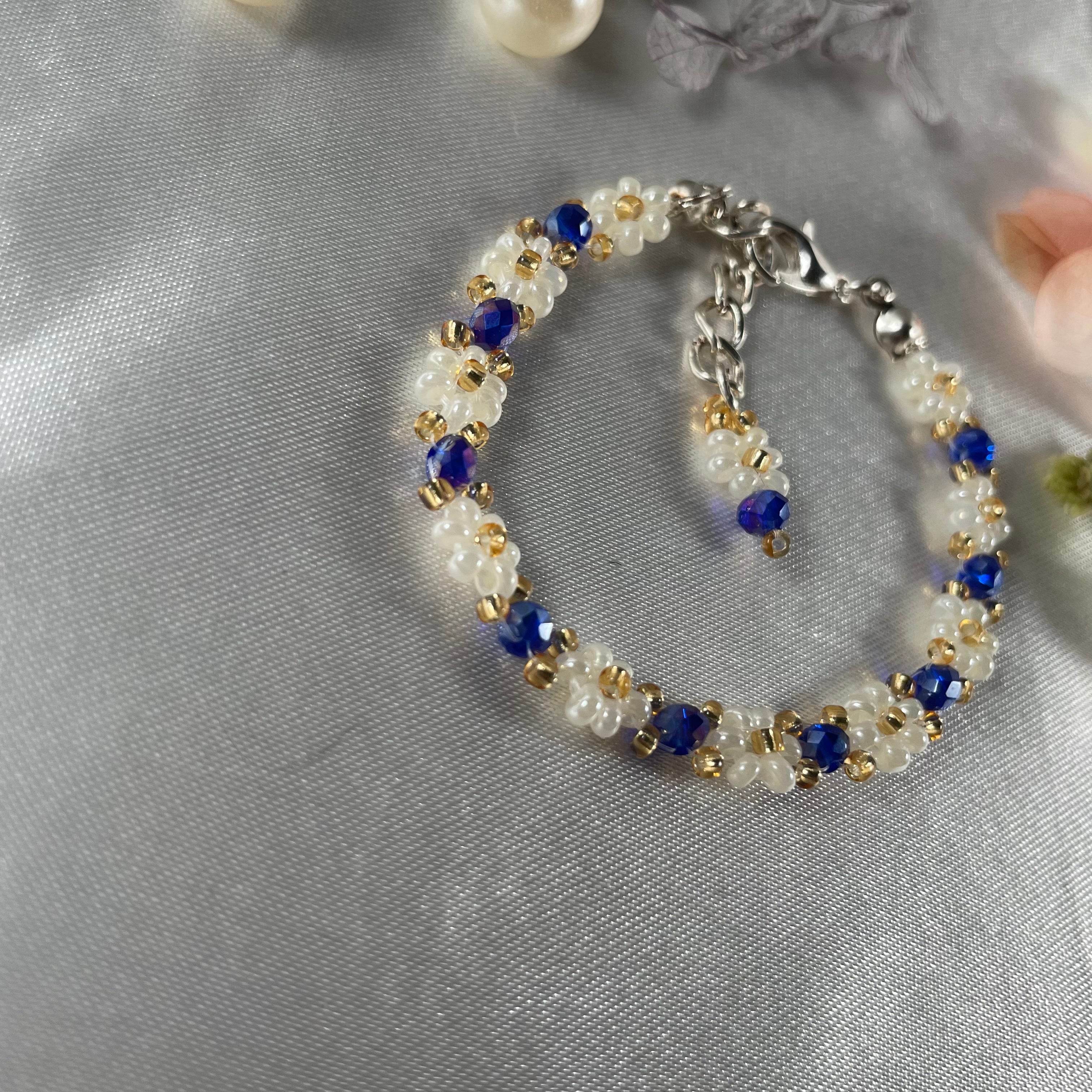 Daisy Flowers bracelet Rondella Crystal | Royal Blue with Off-White & Golden seed beads - Fatatun
