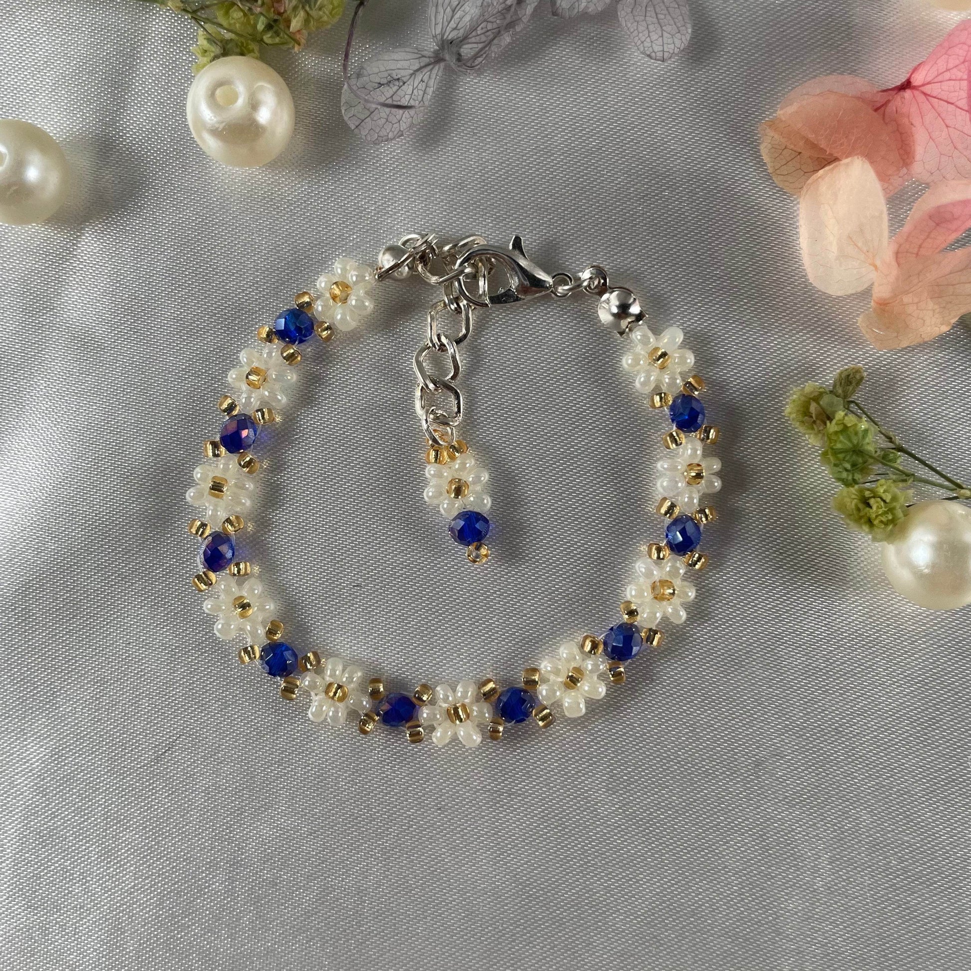 Daisy Flowers bracelet Rondella Crystal | Royal Blue with Off-White & Golden seed beads - Fatatun