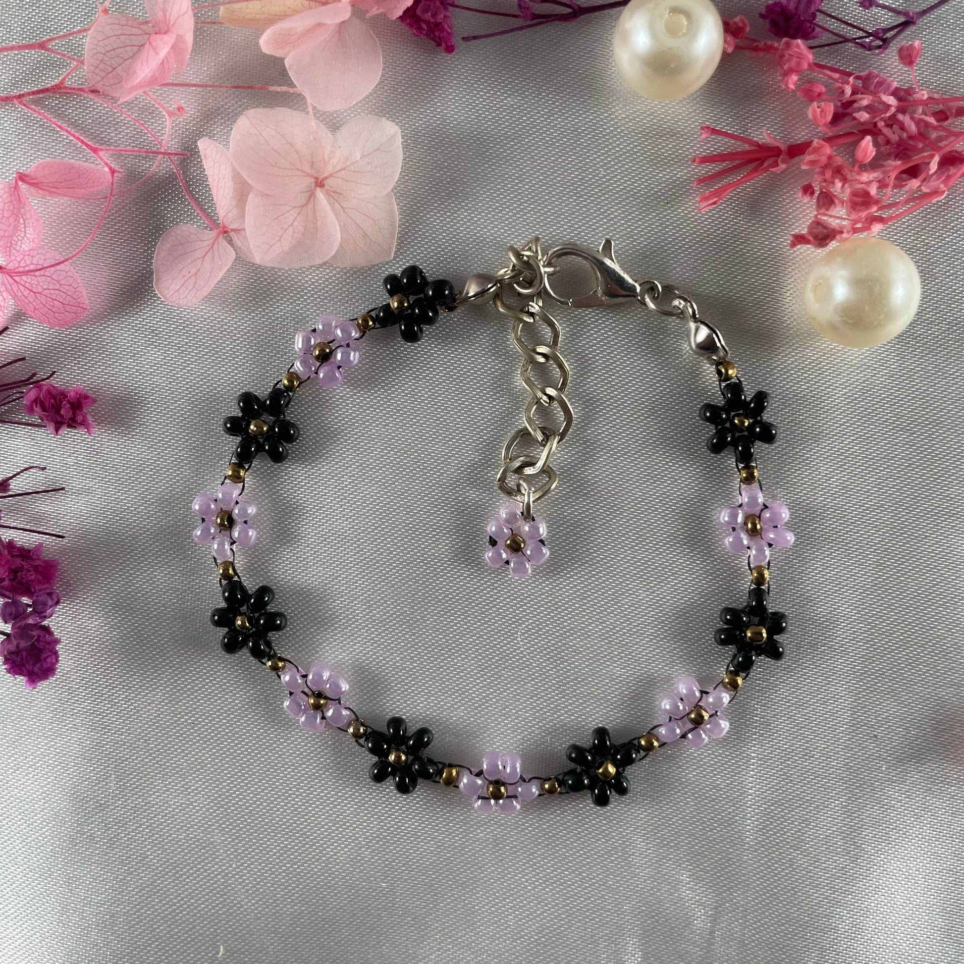 Daisy Flowers bracelet, made with Pastel purple and Black Colour, Golden bead finishing - Fatatun