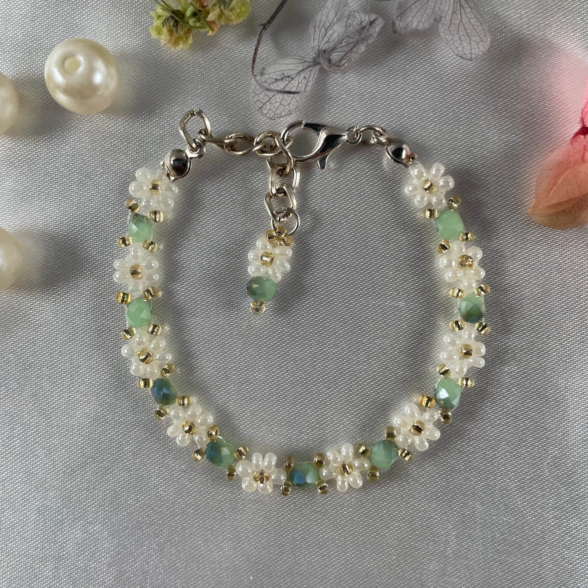 Daisy Flowers bracelet Rondella Crystal | Dual shade Ocean Green, Off-White and Golden seed beads - Fatatun