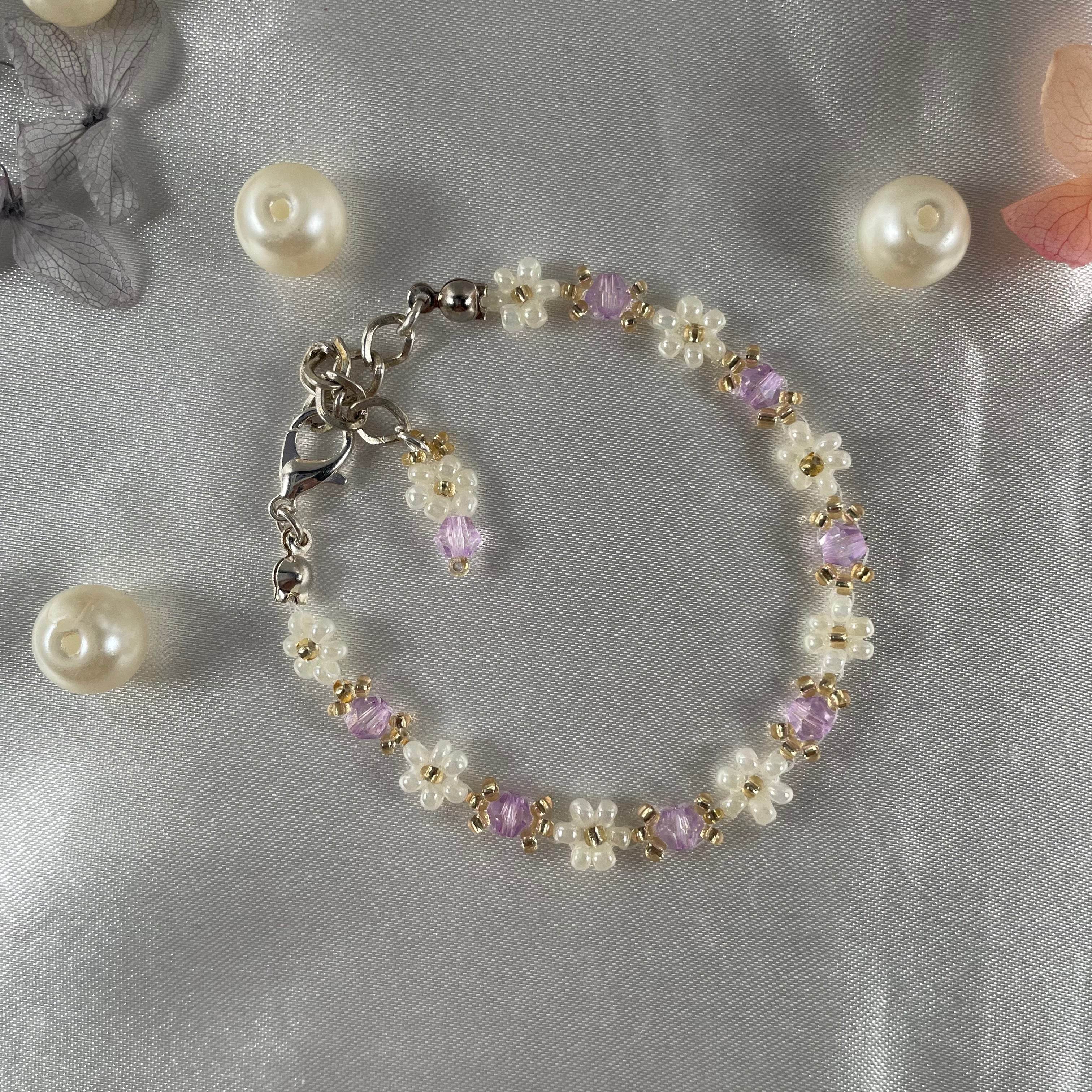 Daisy Flowers bracelet Bicon Crystal | Light Lavender Bicon Crystal with Off-White & golden seed beads - Fatatun