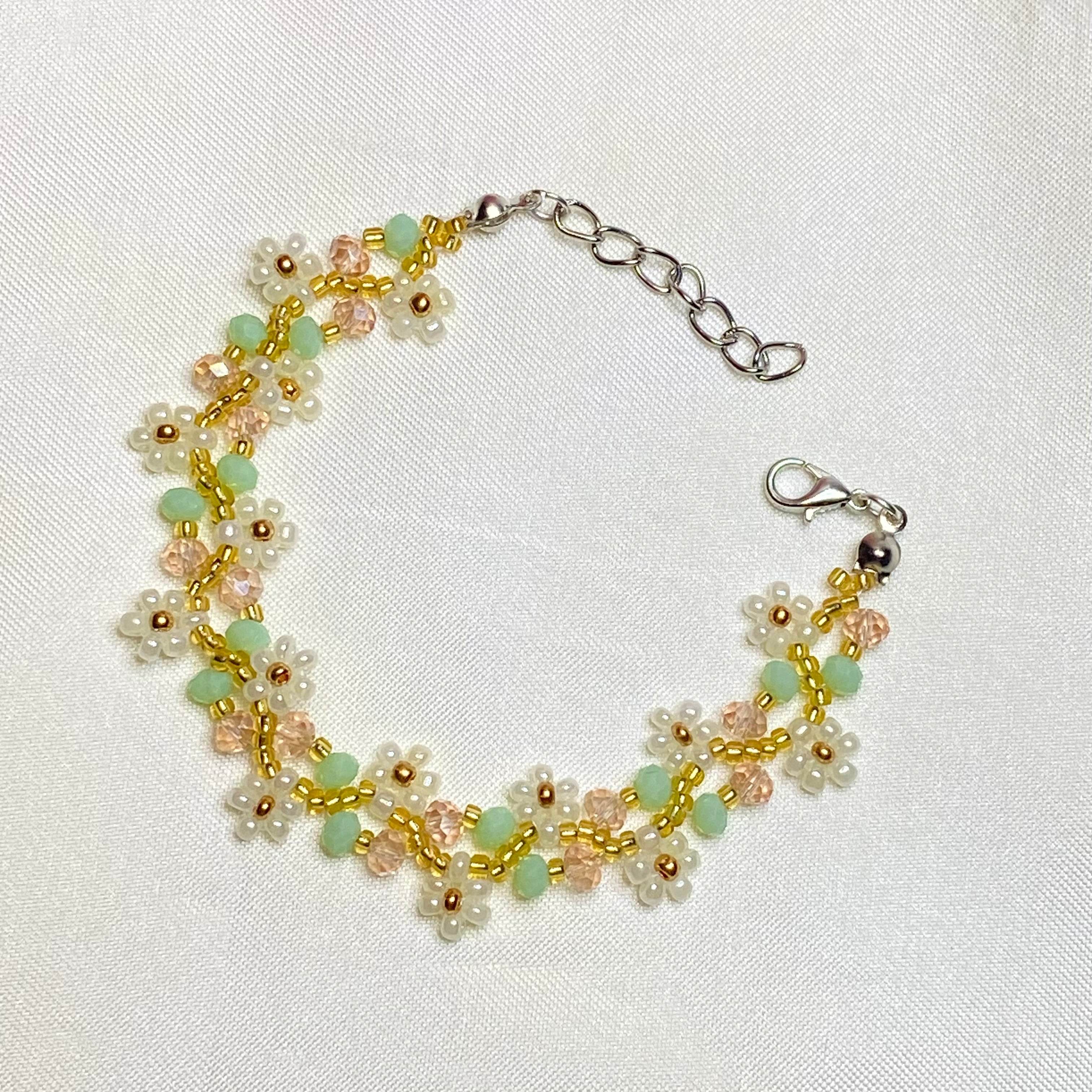 Daisy flowers Bracelet | Pastel green with peach | Double Daisy Design - Fatatun