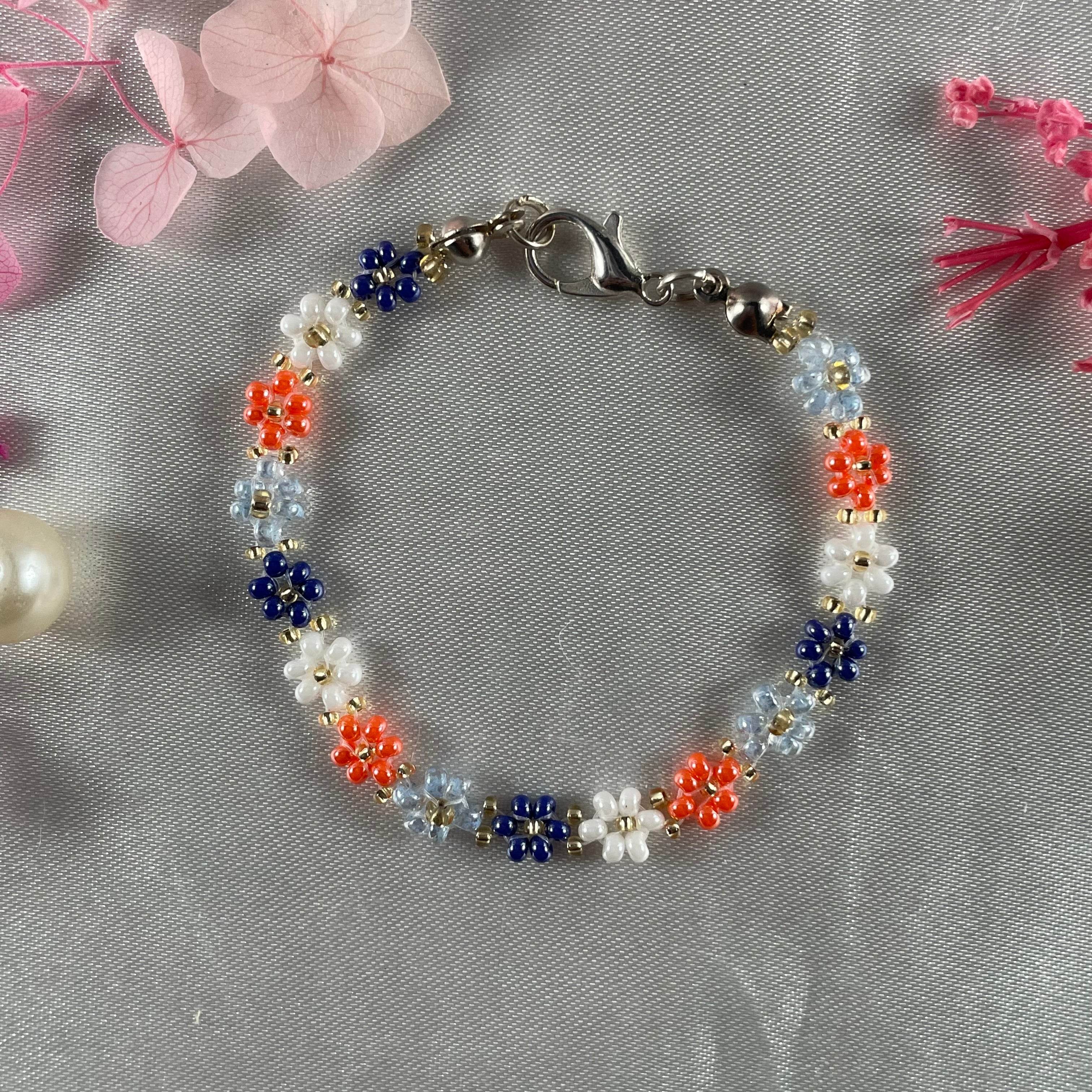 Daisy Flowers bracelet, made with 4 Colours Daisy’s design golden bead finishing - Fatatun