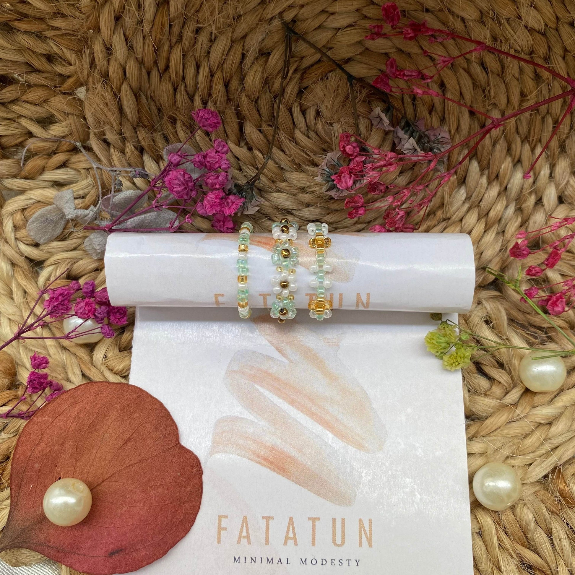 Sea green and golden daisy flower rings set of 3 - Fatatun