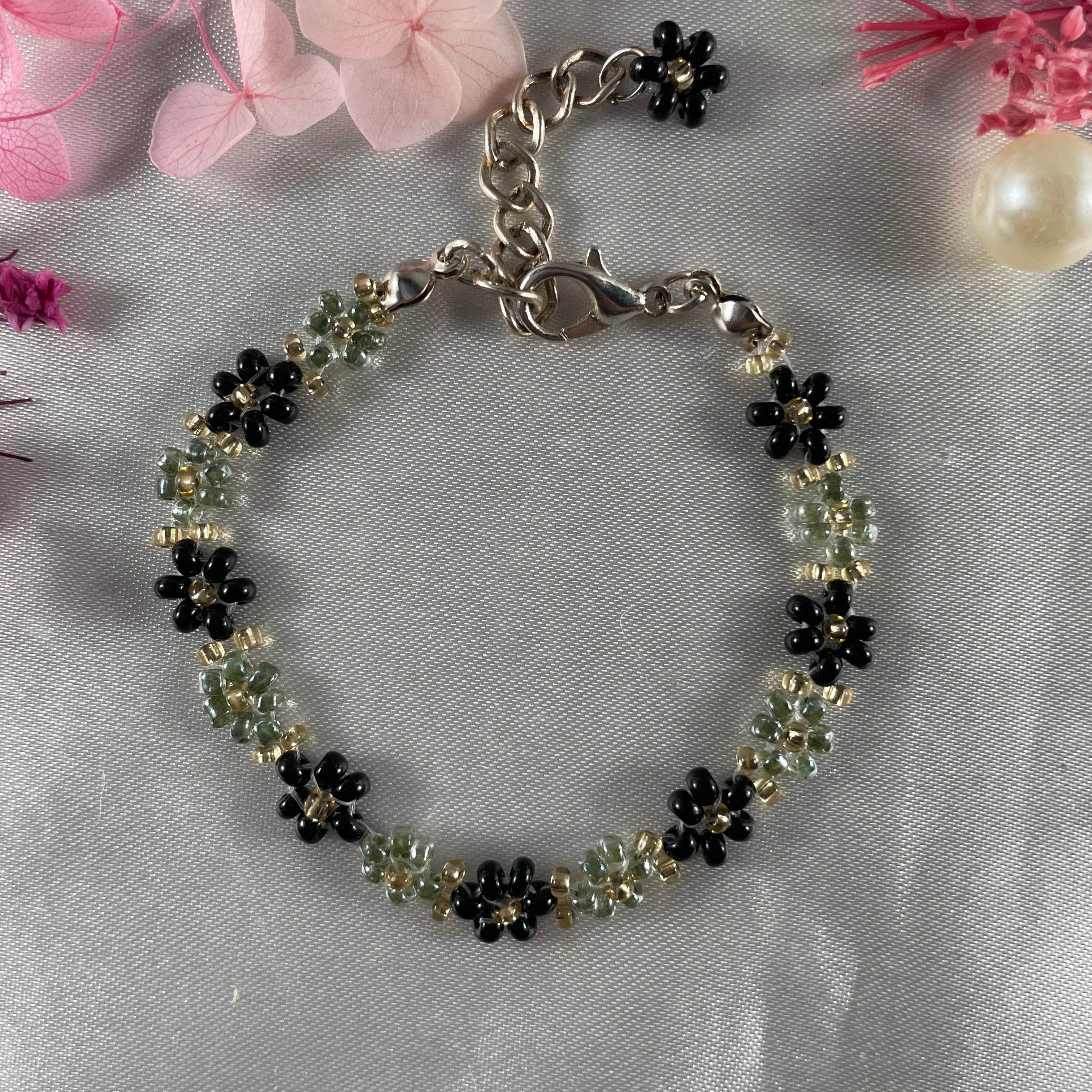 Daisy Flowers bracelet | Olive Green and Black with Golden seed bead finishing - Fatatun