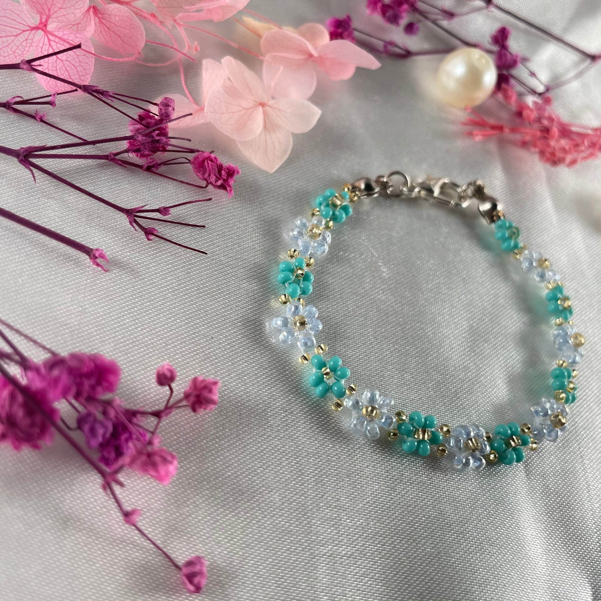 Daisy Flowers bracelet | pastel Blue & Tail Green, with Golden seed beads - Fatatun