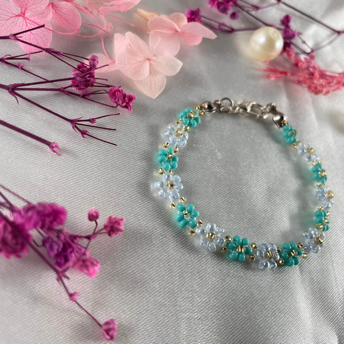 Daisy Flowers bracelet | pastel Blue & Tail Green, with Golden seed beads - Fatatun
