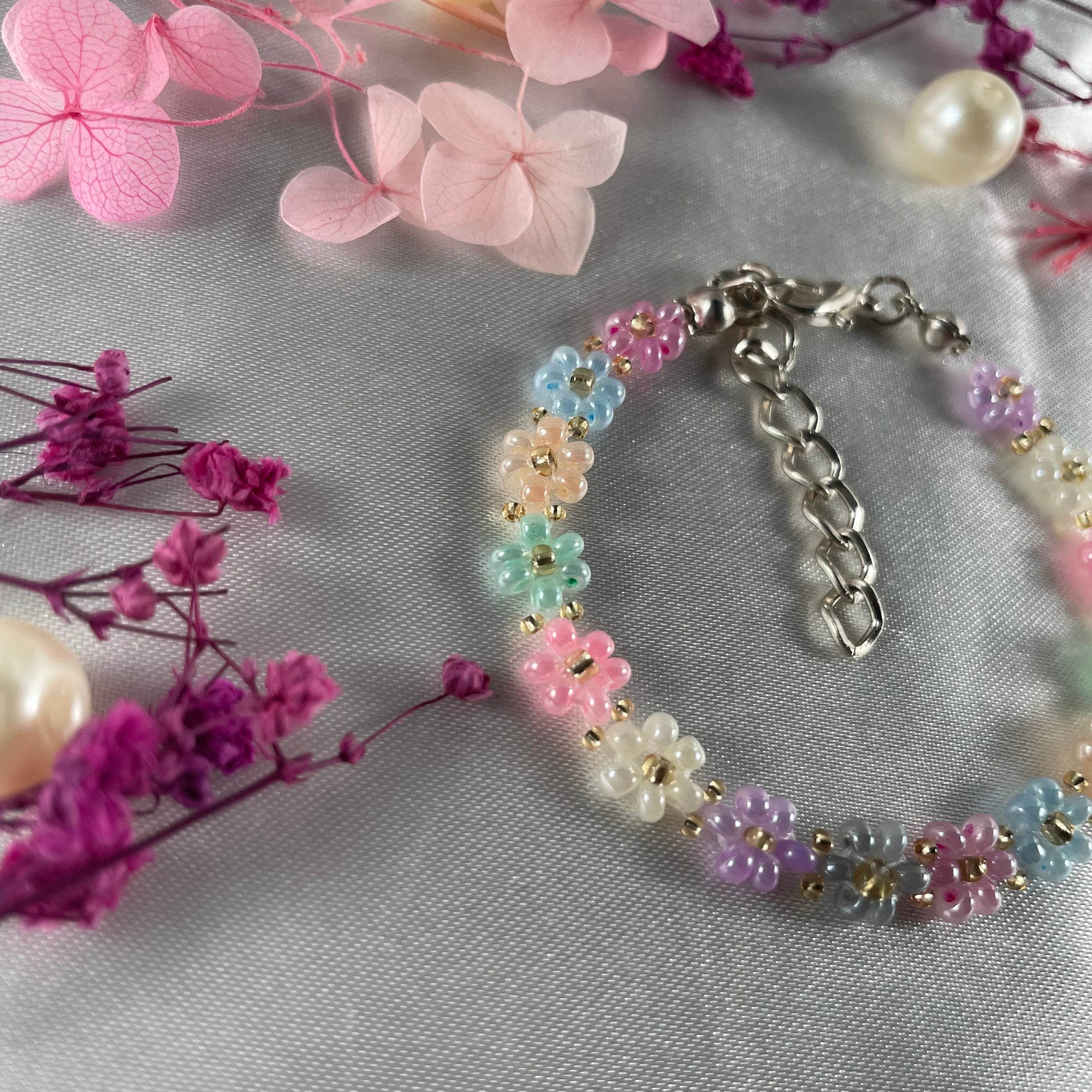 Daisy Flowers bracelet, Multi Colour Golden seed bead design - Fatatun