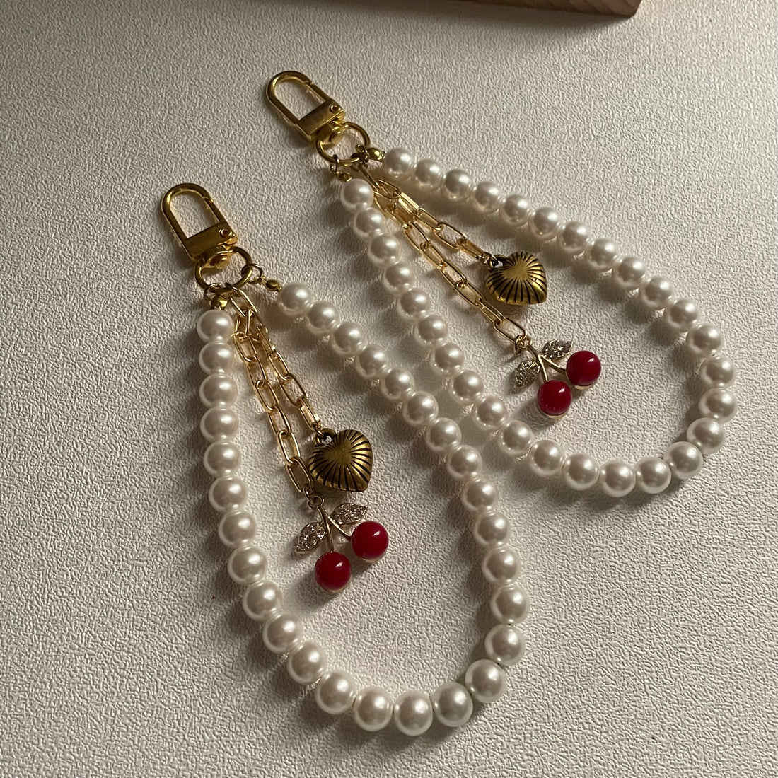 Bag Charm Pearls & cherry | each charms