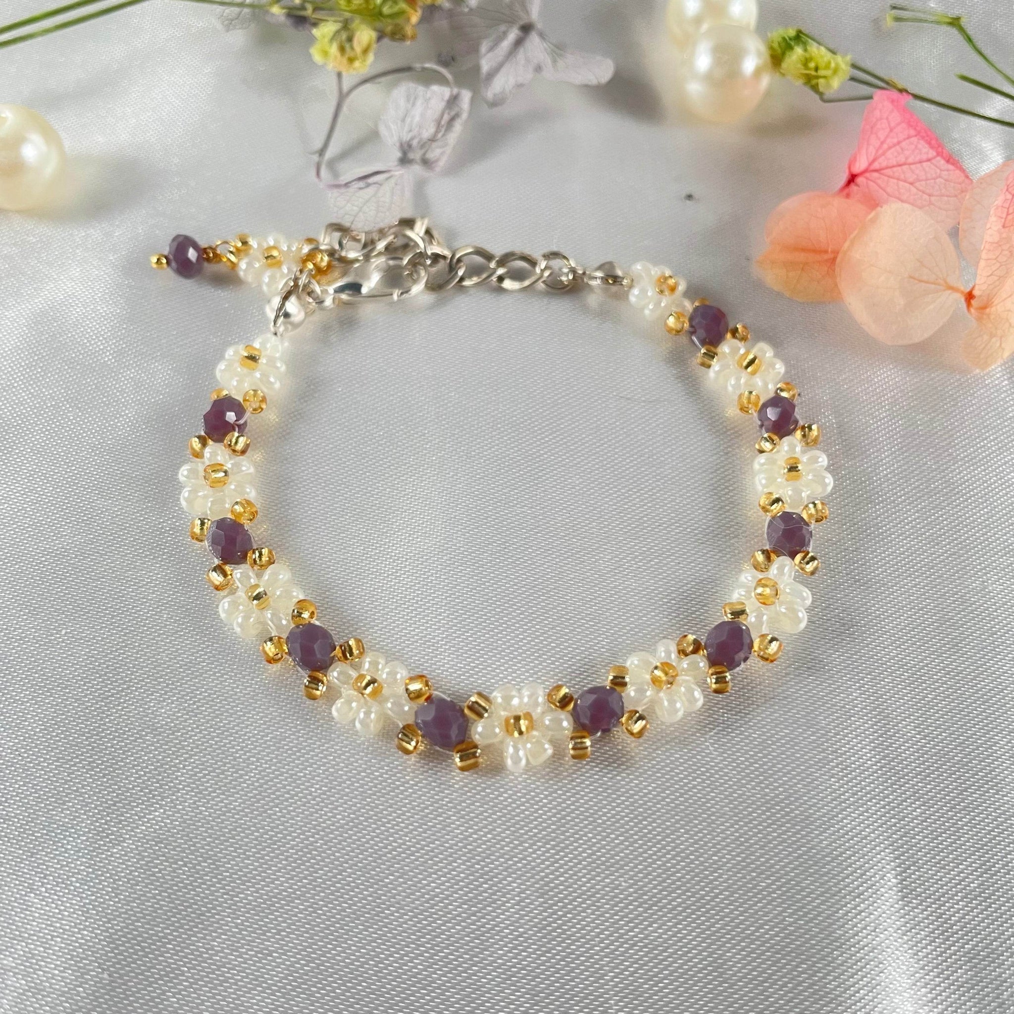 Daisy Flowers bracelet rondella Crystal| Dark Mauve and Off-White with Golden beads - Fatatun