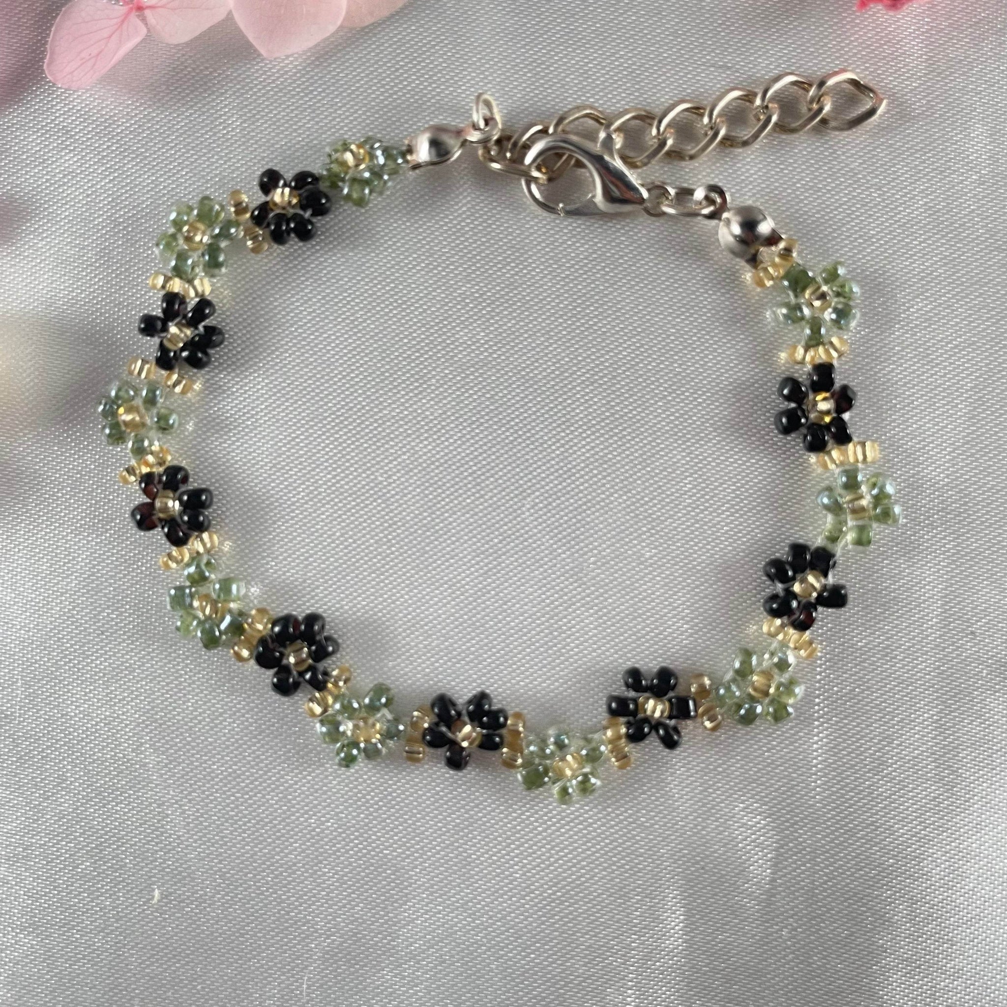 Daisy Flowers bracelet Zigzag Design| Olive Green and Black with Golden seed bead - Fatatun
