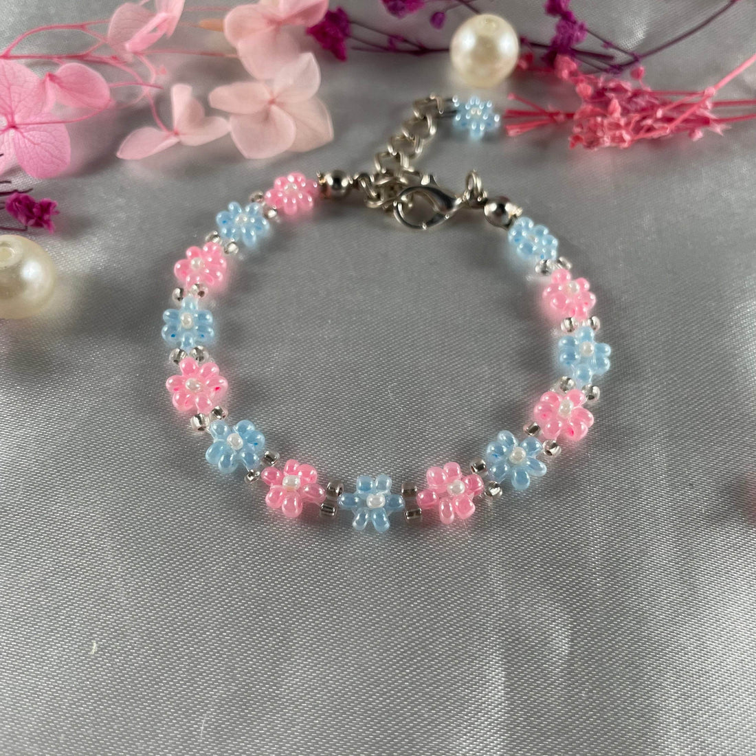 Daisy Flowers bracelet | Baby Pink, and Light Blue with Silver line bead - Fatatun