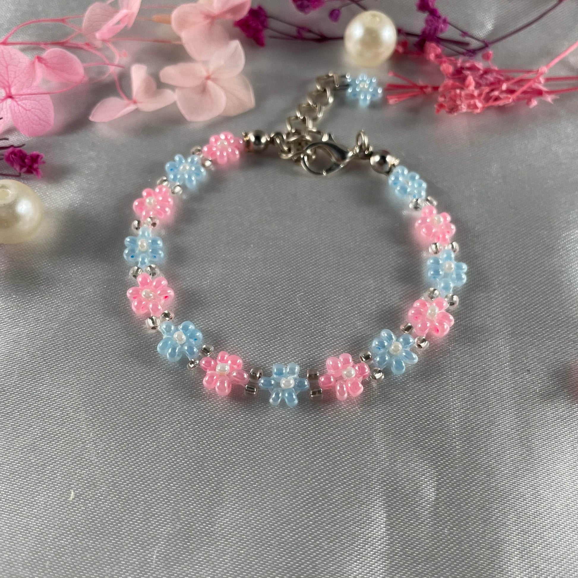 Daisy Flowers bracelet | Baby Pink, and Light Blue with Silver line bead - Fatatun