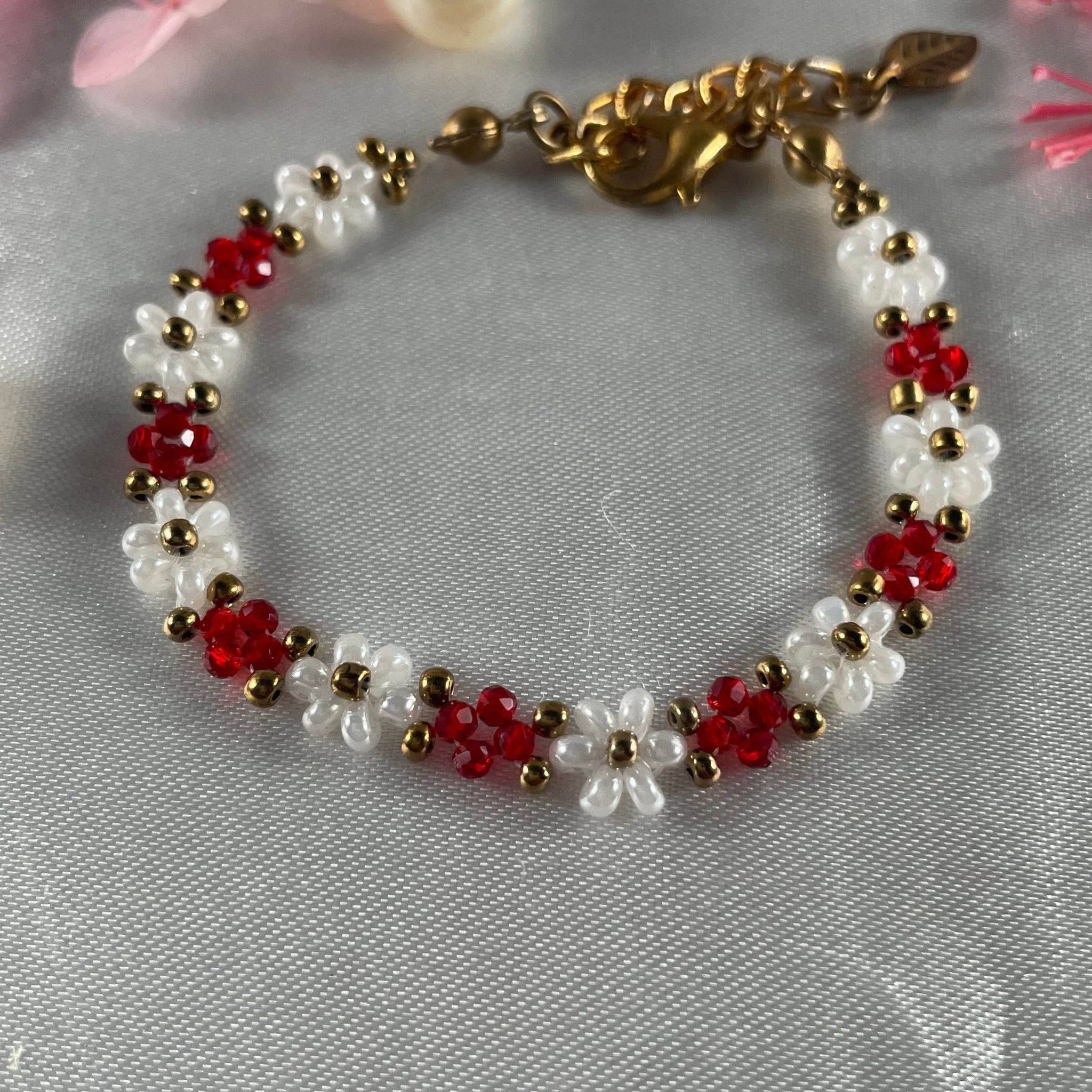 Daisy Flowers bracelet, made with Red and white golden bead finishing - Fatatun