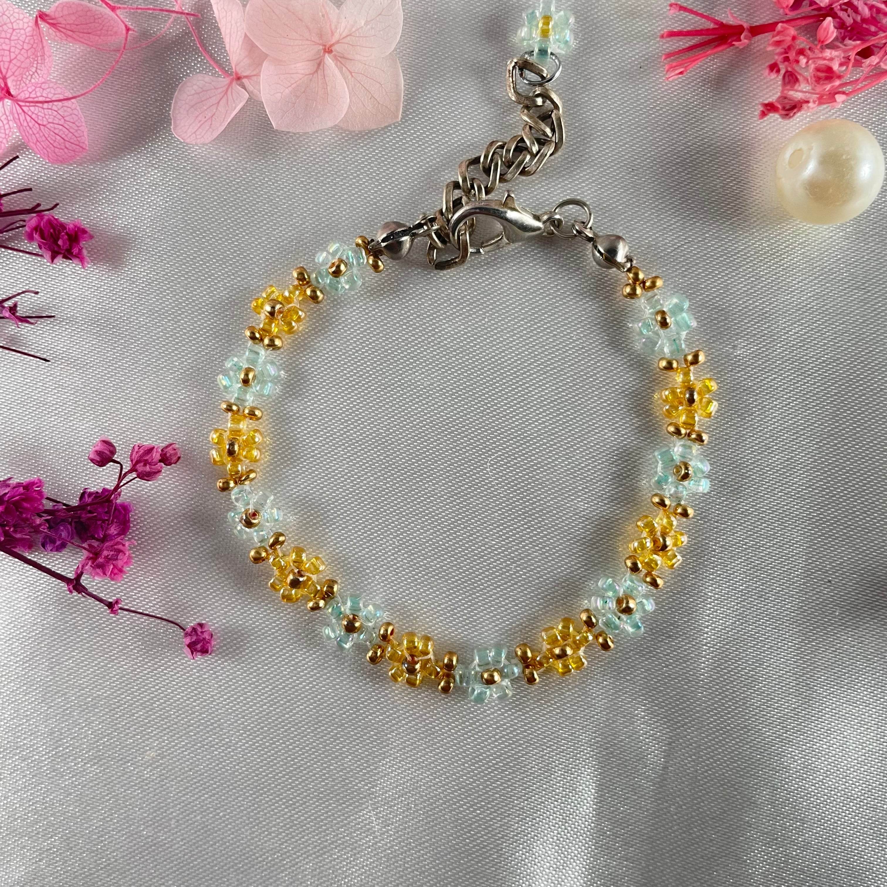 Daisy Flowers bracelet, Golden and Light green with Golden seed bead - Fatatun