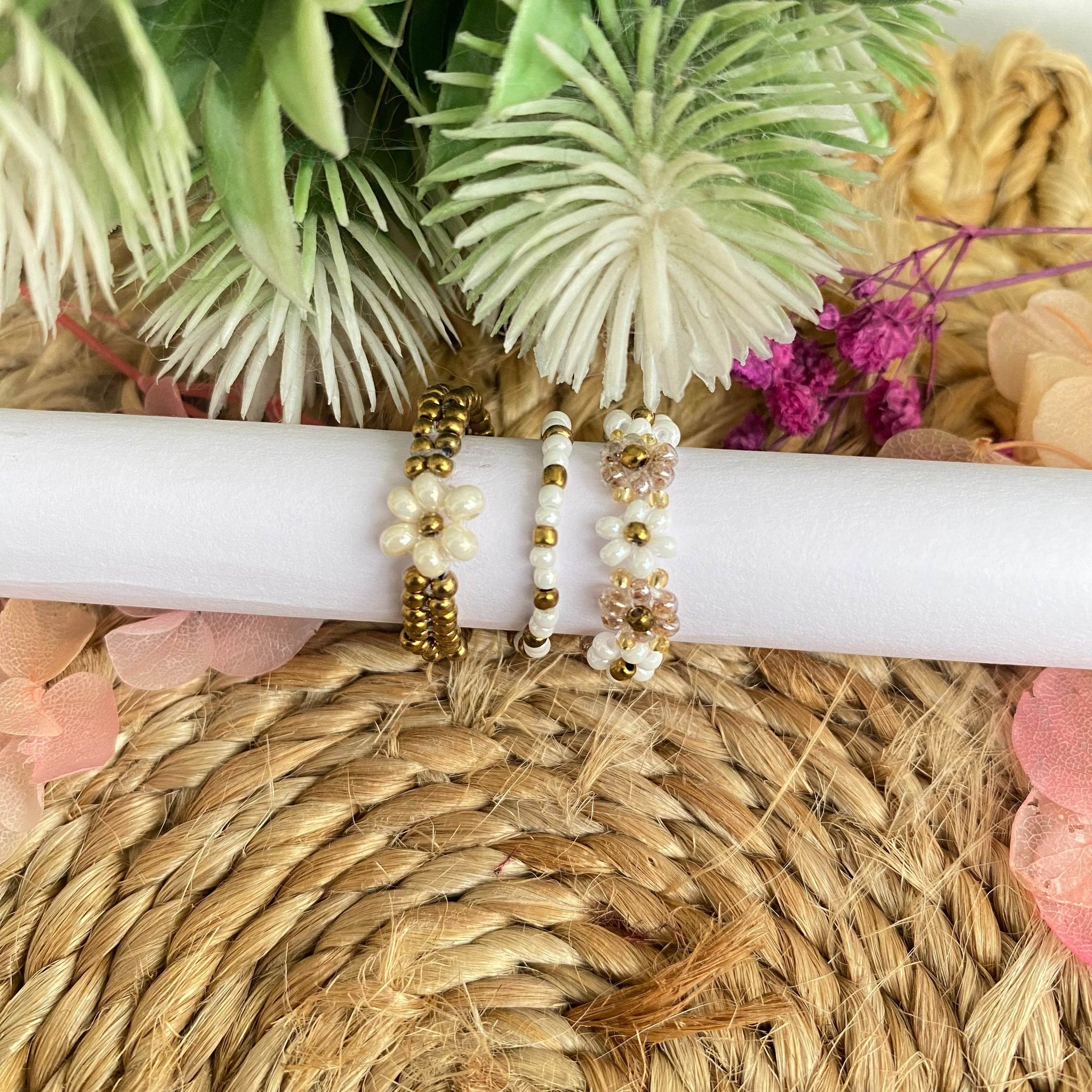 Off white pearl and rusty golden bead rings set of 3 - Fatatun