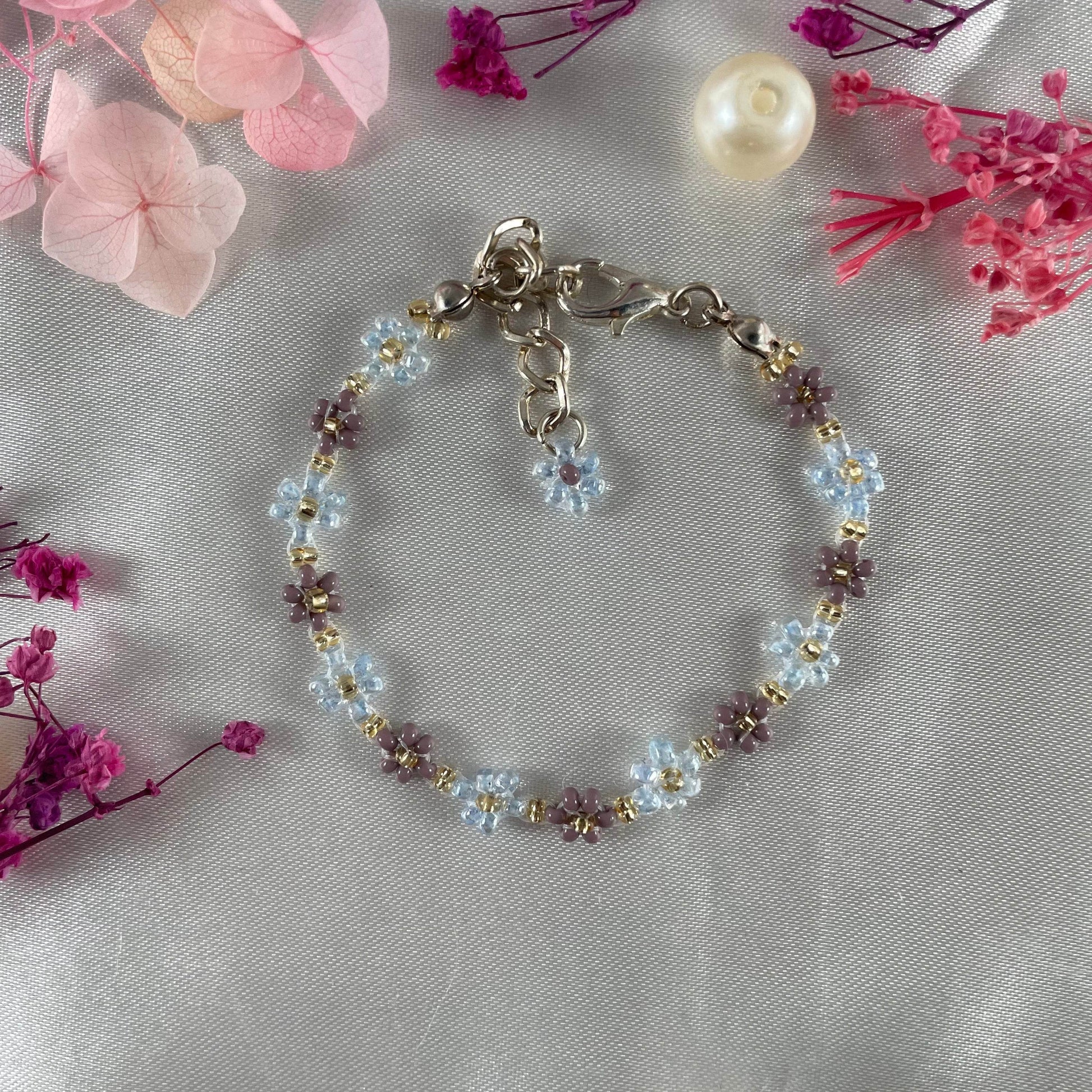 Daisy bracelet, made with Mauve Light Blue Colour, Golden finishing - Fatatun