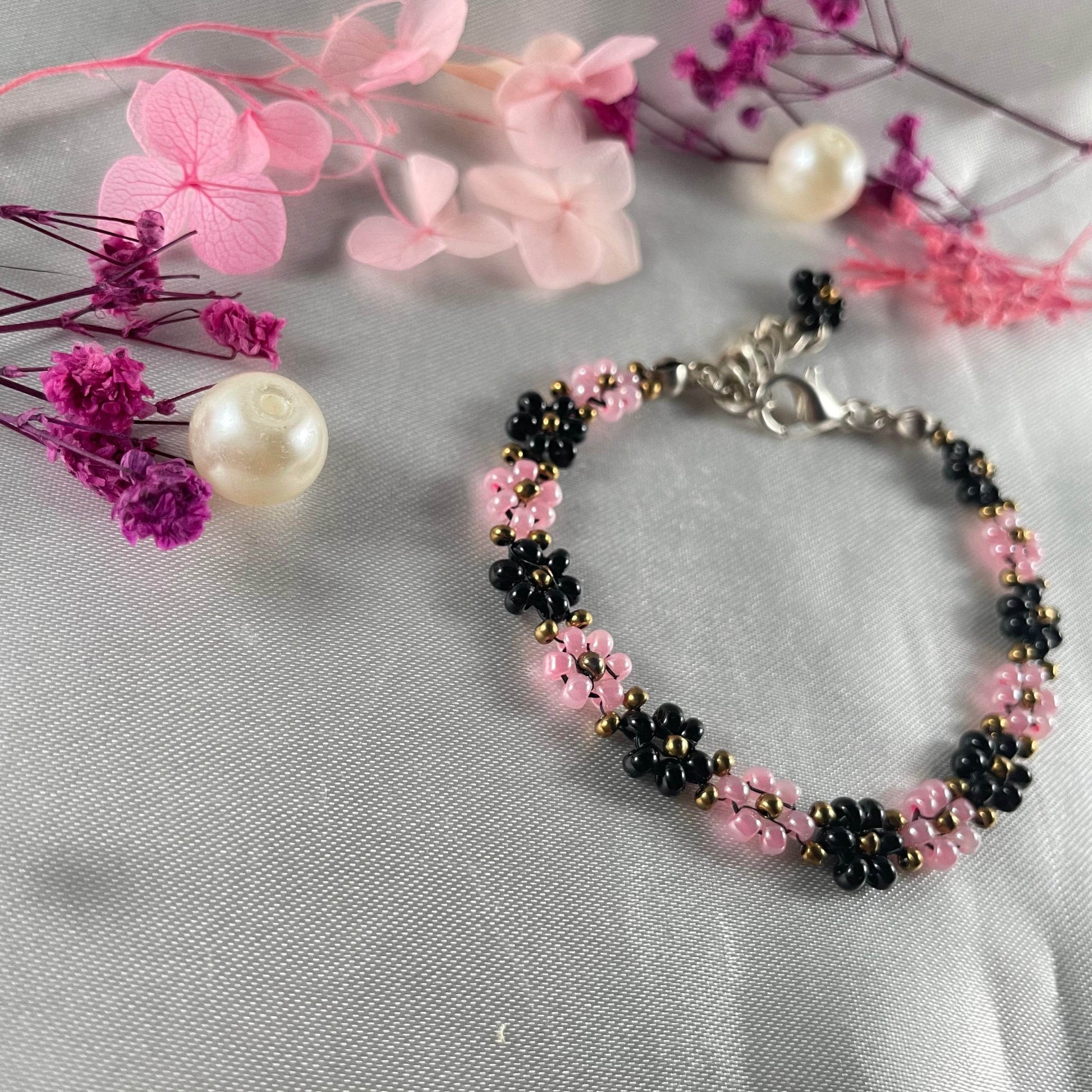 Daisy Flowers bracelet, made with rose Pink, and black Colour, Golden bead finishing - Fatatun