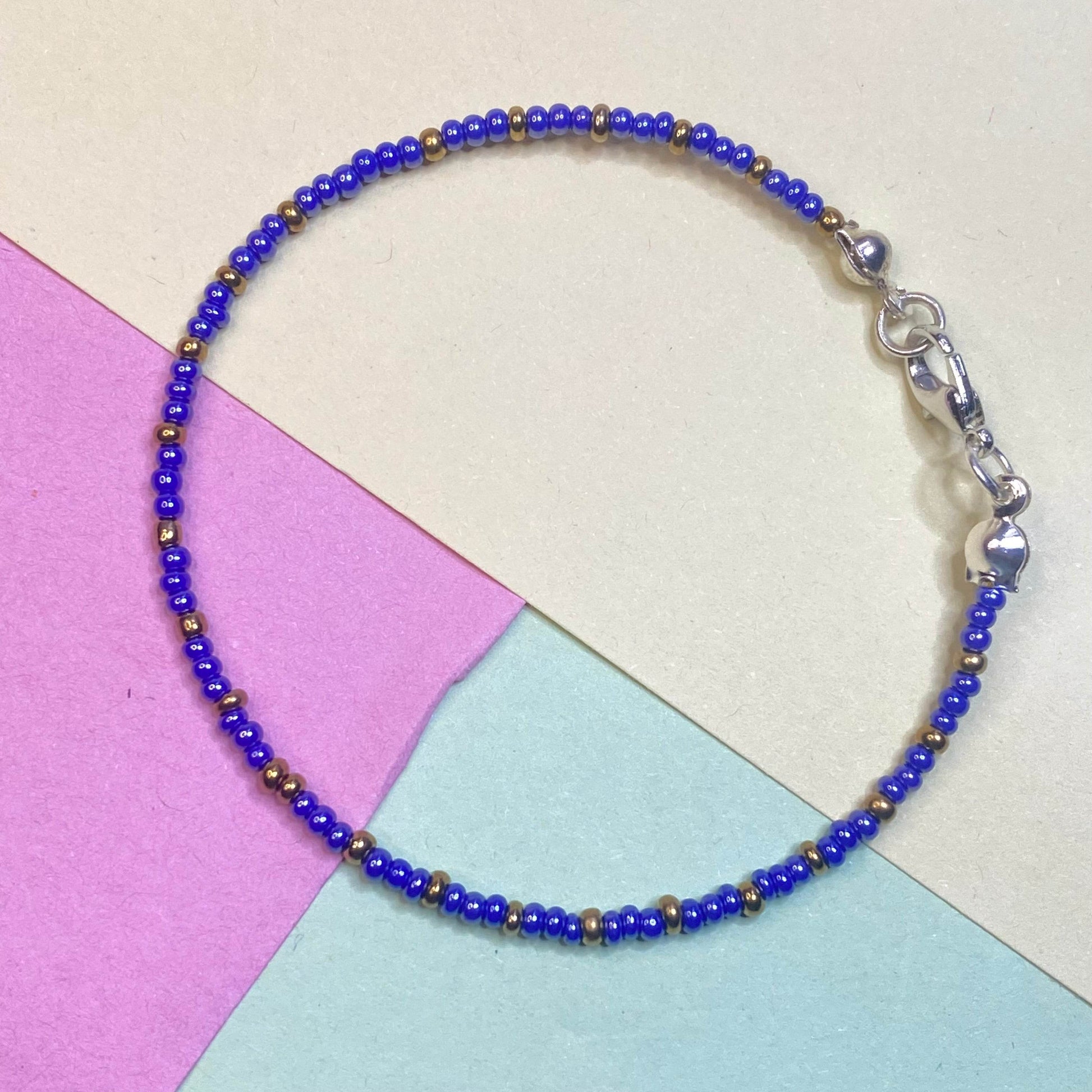 Minimal Seed Beads bracelet | Note its single line - Fatatun