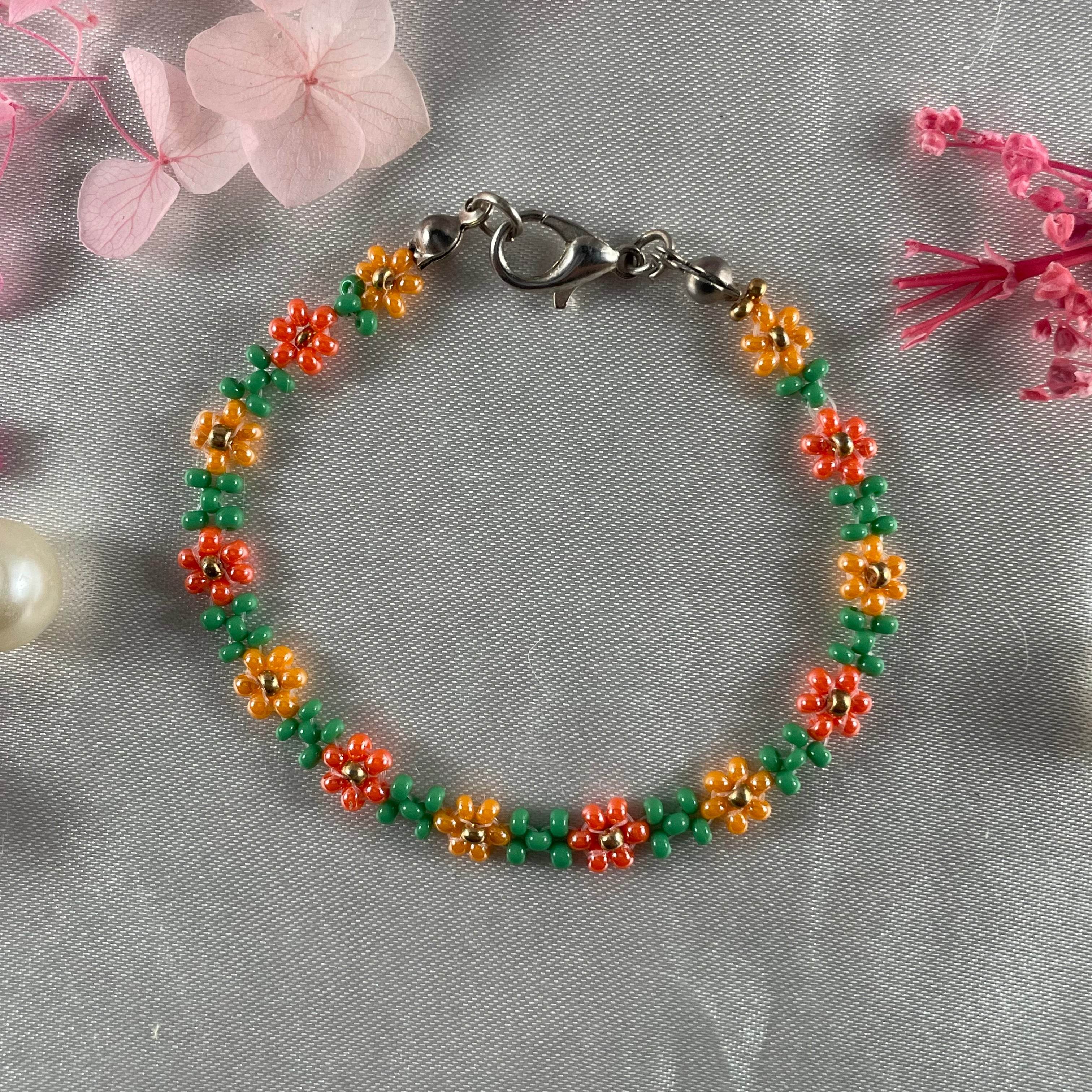 Daisy Flowers bracelet, made with 3 Colours Daisy’s design golden bead finishing - Fatatun