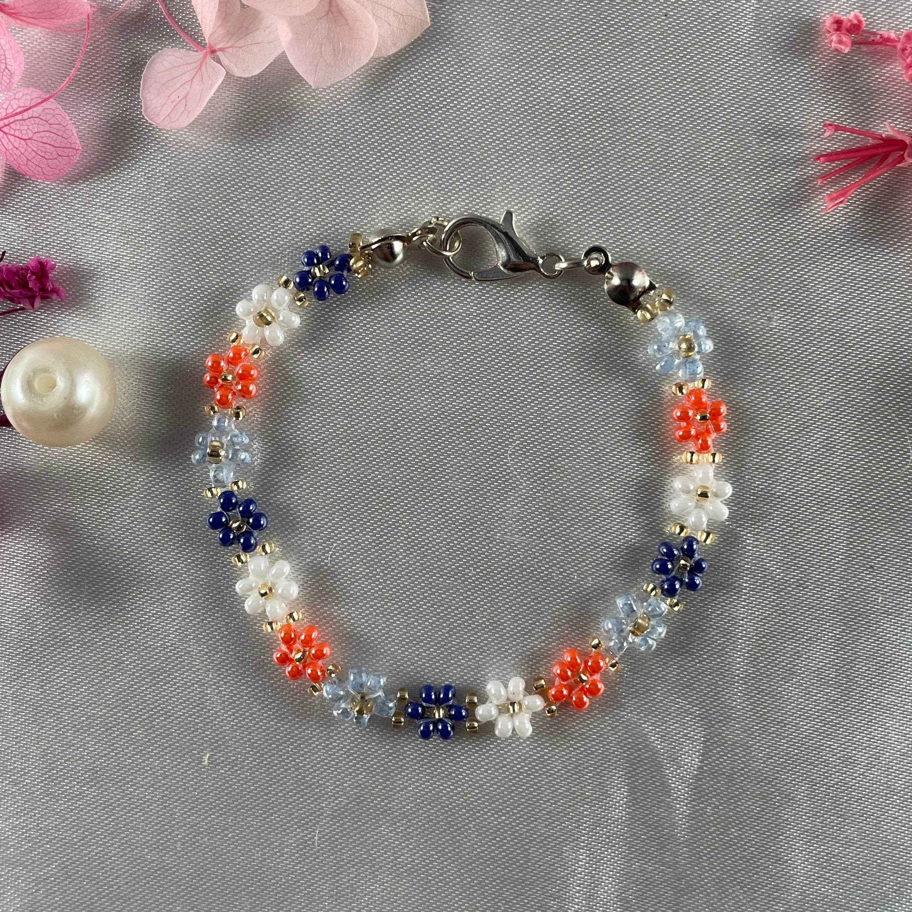 Daisy Flowers bracelet, made with 4 Colours Daisy’s design golden bead finishing - Fatatun