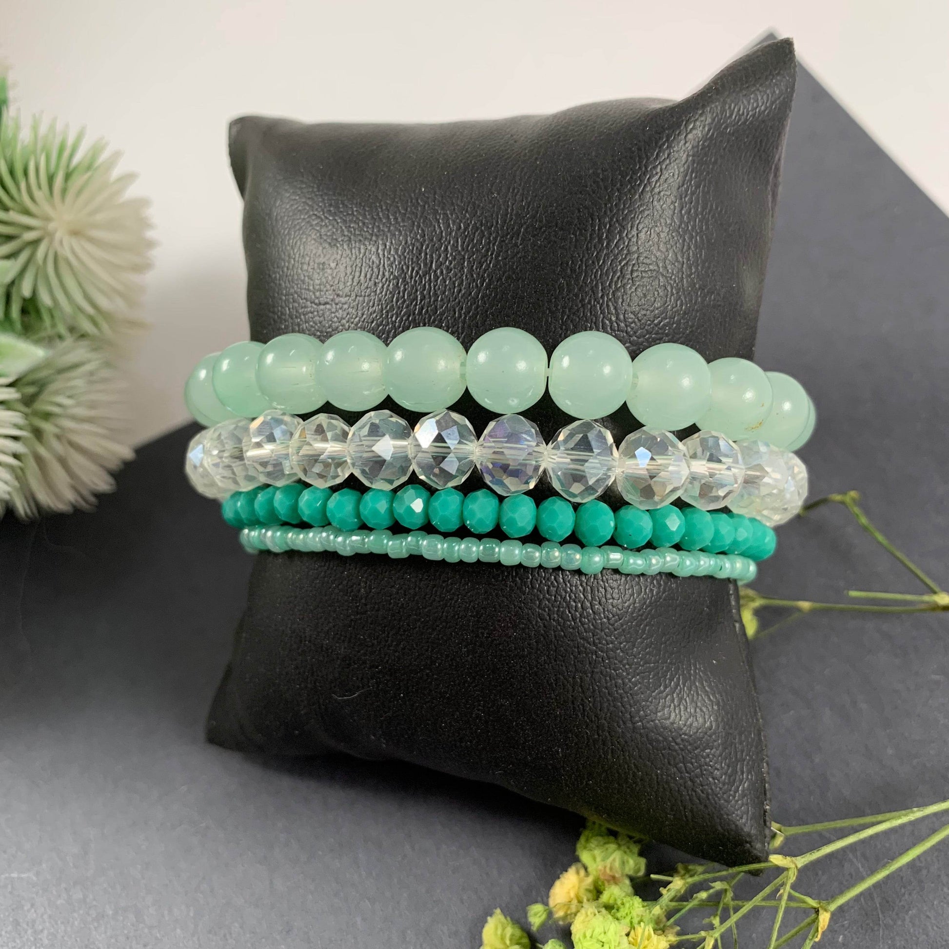 stack bracelets Glass, Crystal, seed beads Set of 4 ( multiple colours ) - Fatatun