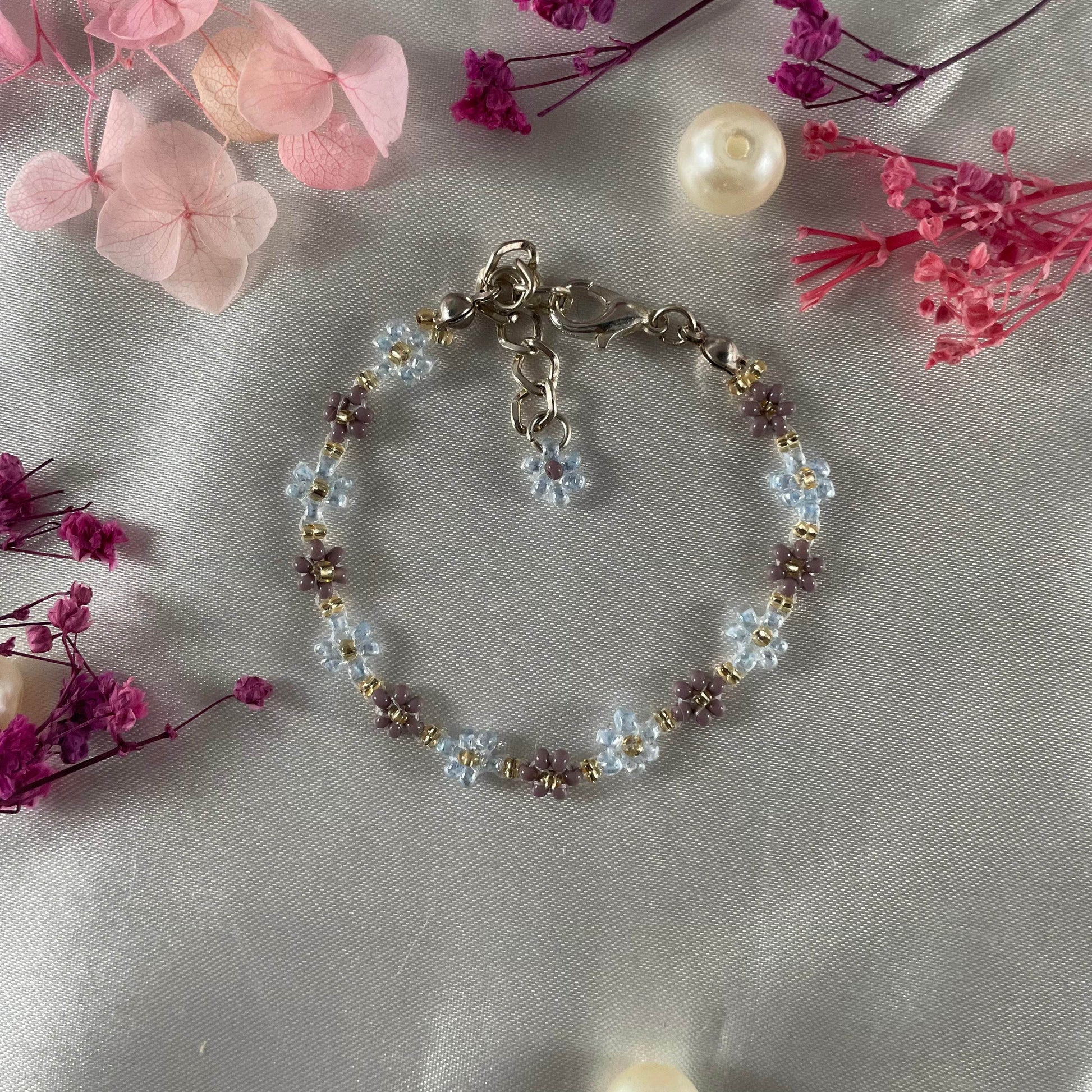 Daisy bracelet, made with Mauve Light Blue Colour, Golden finishing - Fatatun