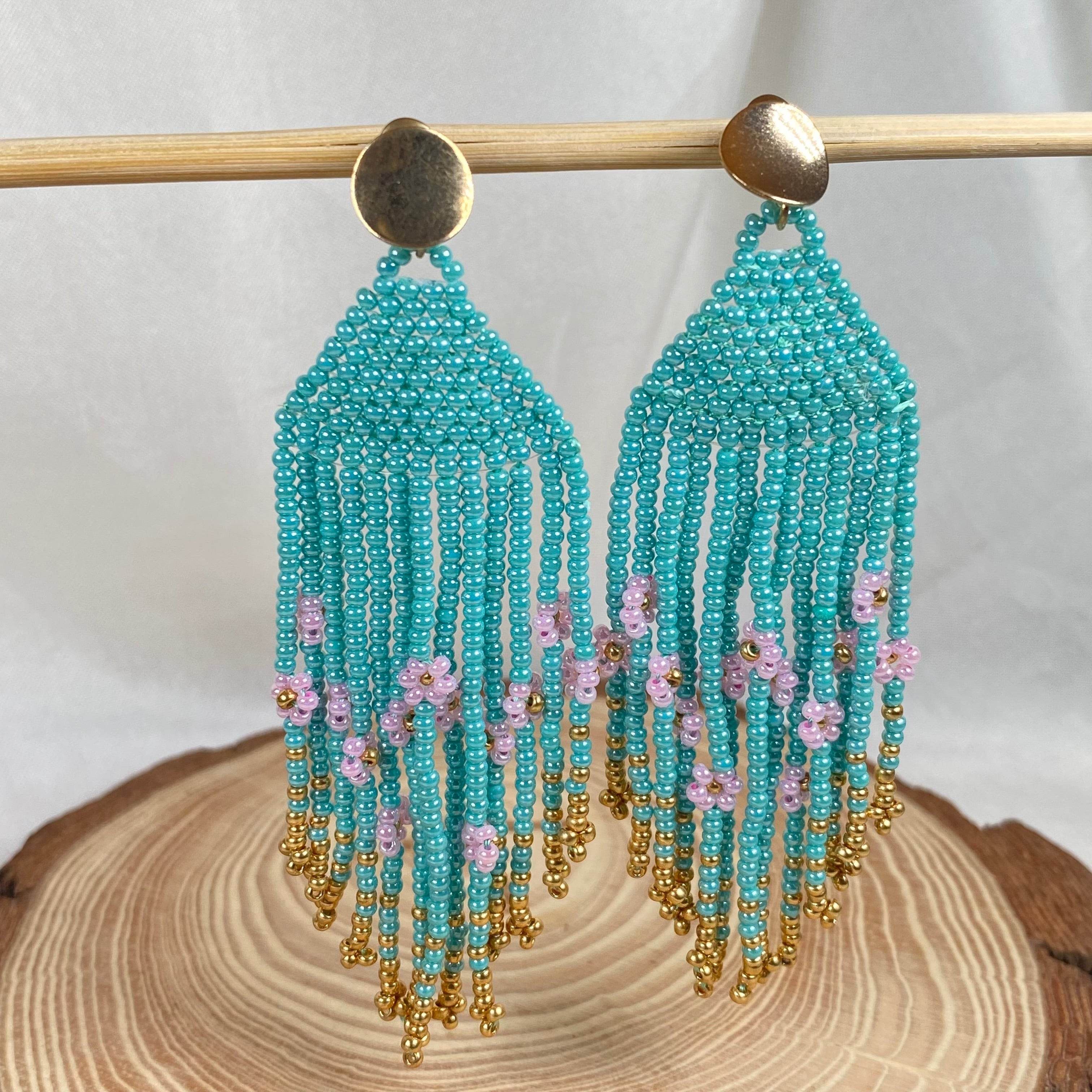 Fringe earrings made with seed beads sea green and pink daisy design | Handmade - Fatatun