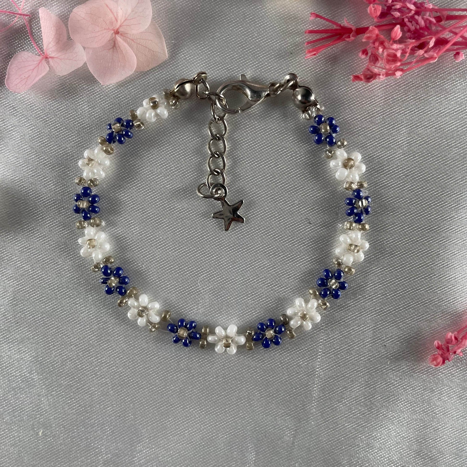 Daisy Flowers bracelet | Navy blue, White with Golden seed bead finishing - Fatatun