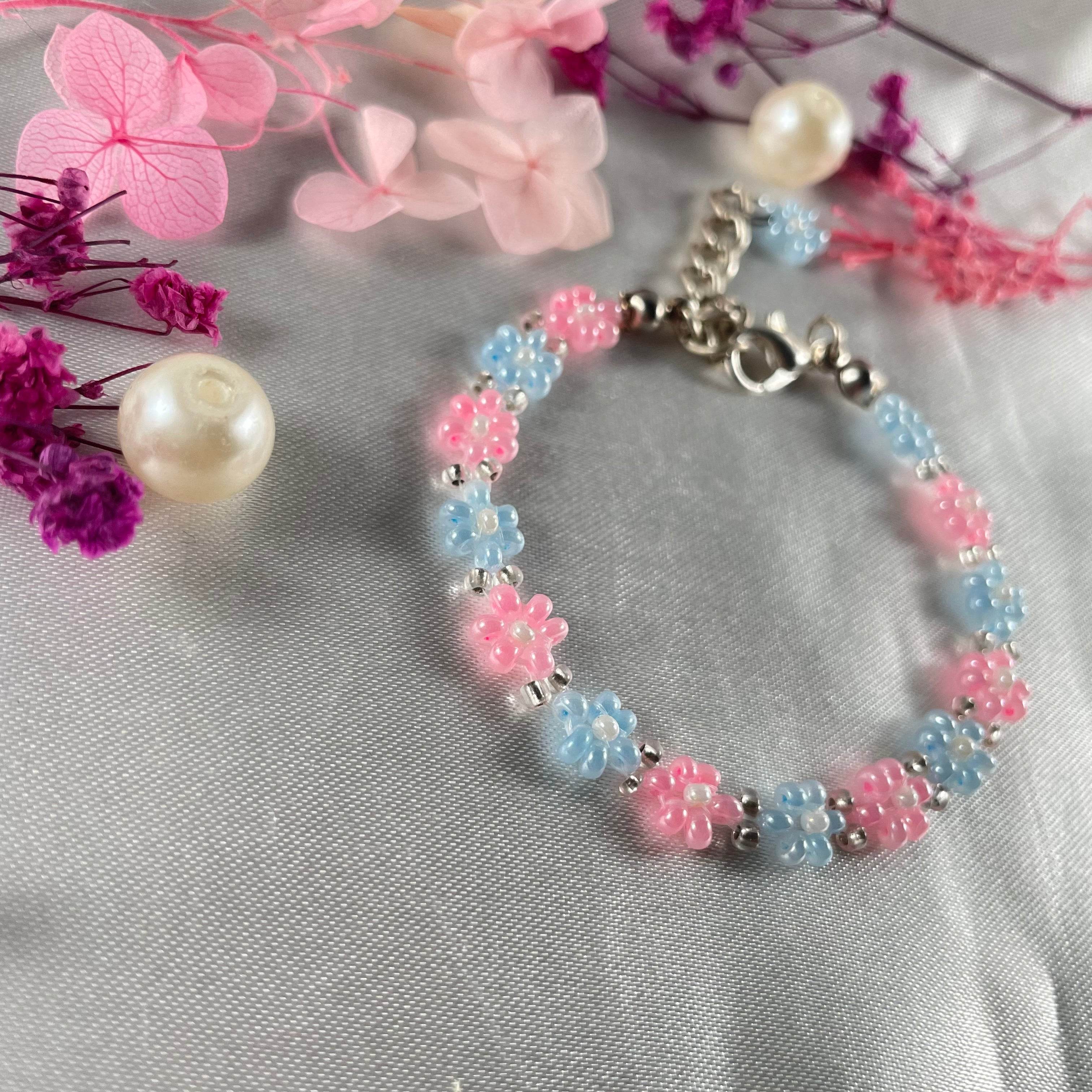 Daisy Flowers bracelet | Baby Pink, and Light Blue with Silver line bead - Fatatun
