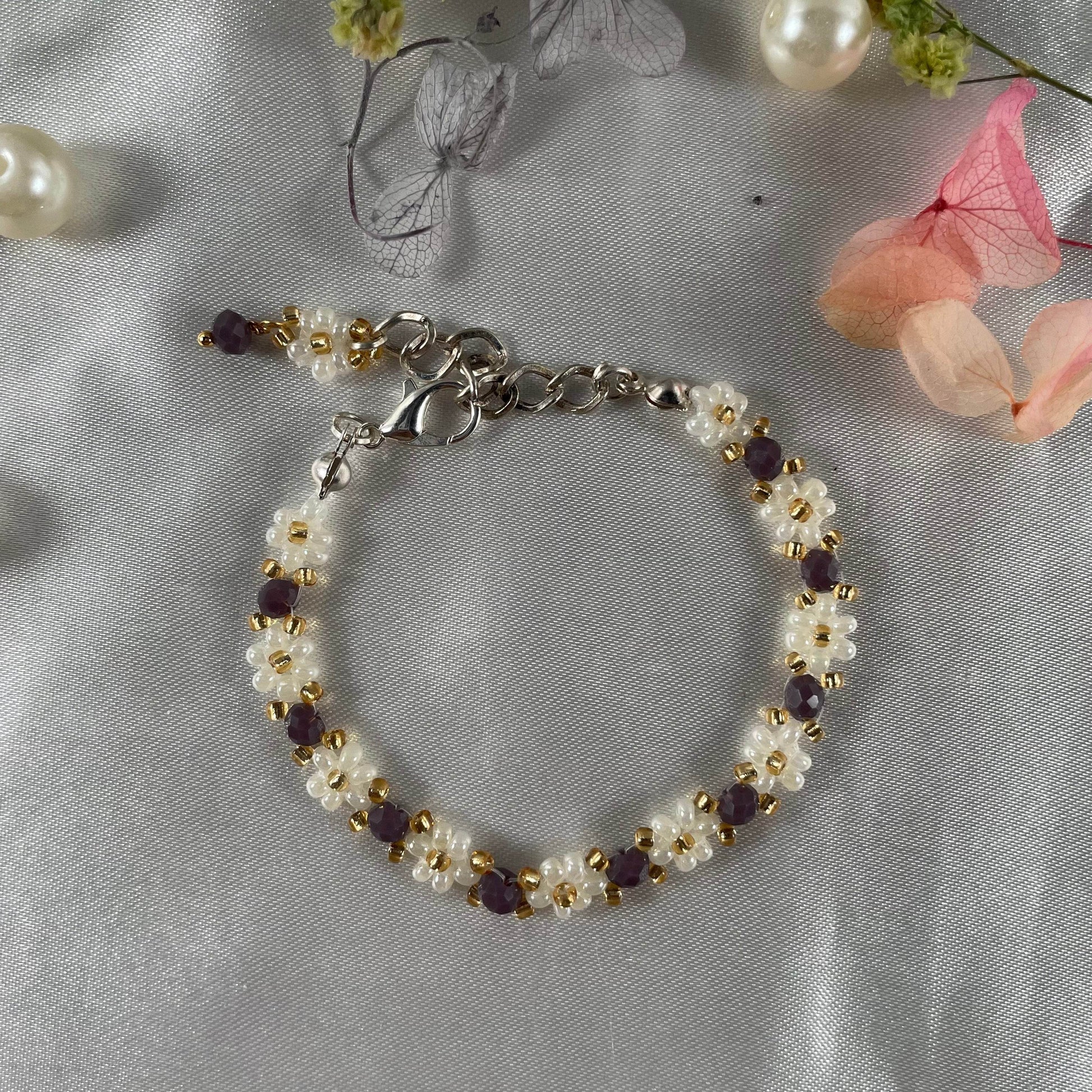Daisy Flowers bracelet rondella Crystal| Dark Mauve and Off-White with Golden beads - Fatatun