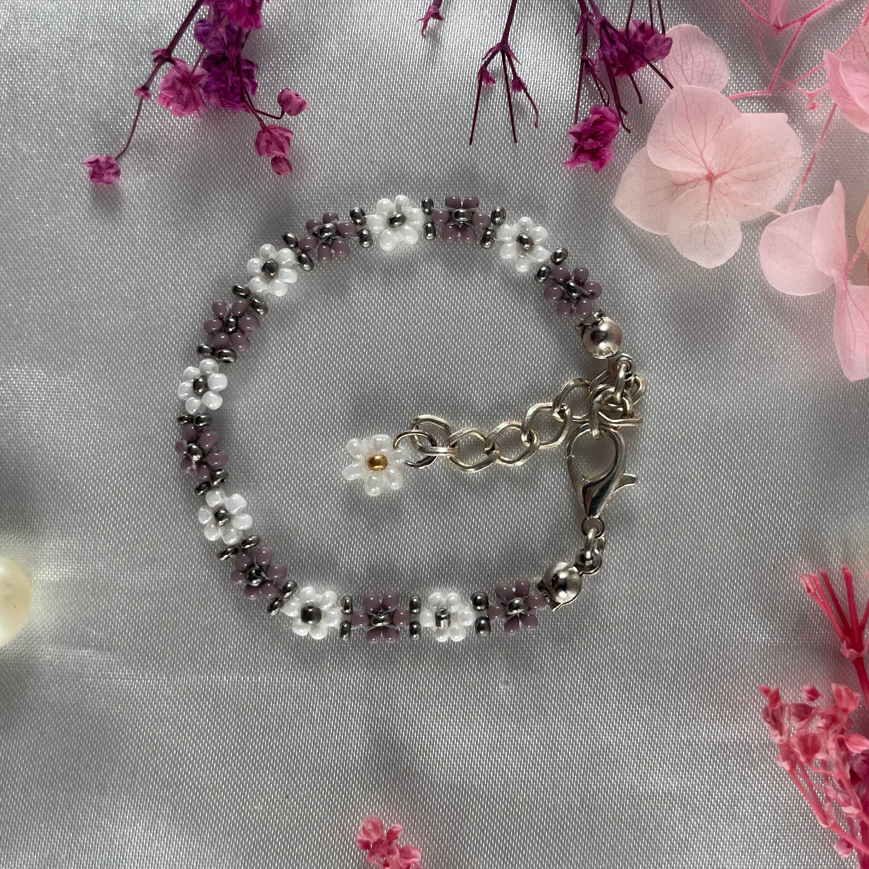 Daisy Flowers bracelet| opaque pastel Mauve, white with silver finishing - Fatatun