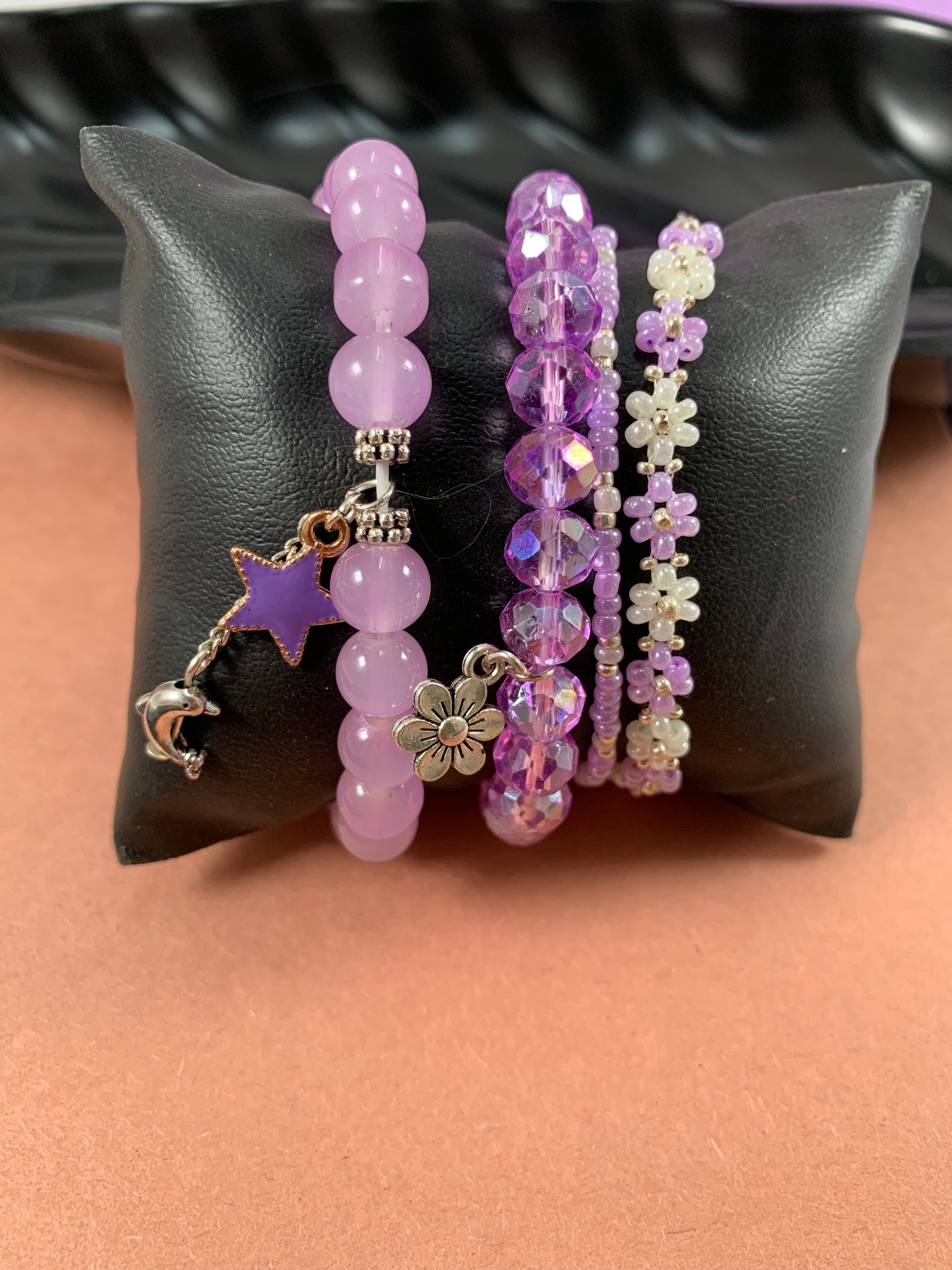 Purple Daisy Stack Bracelet Set of 4 whith 3 Charms - Fatatun