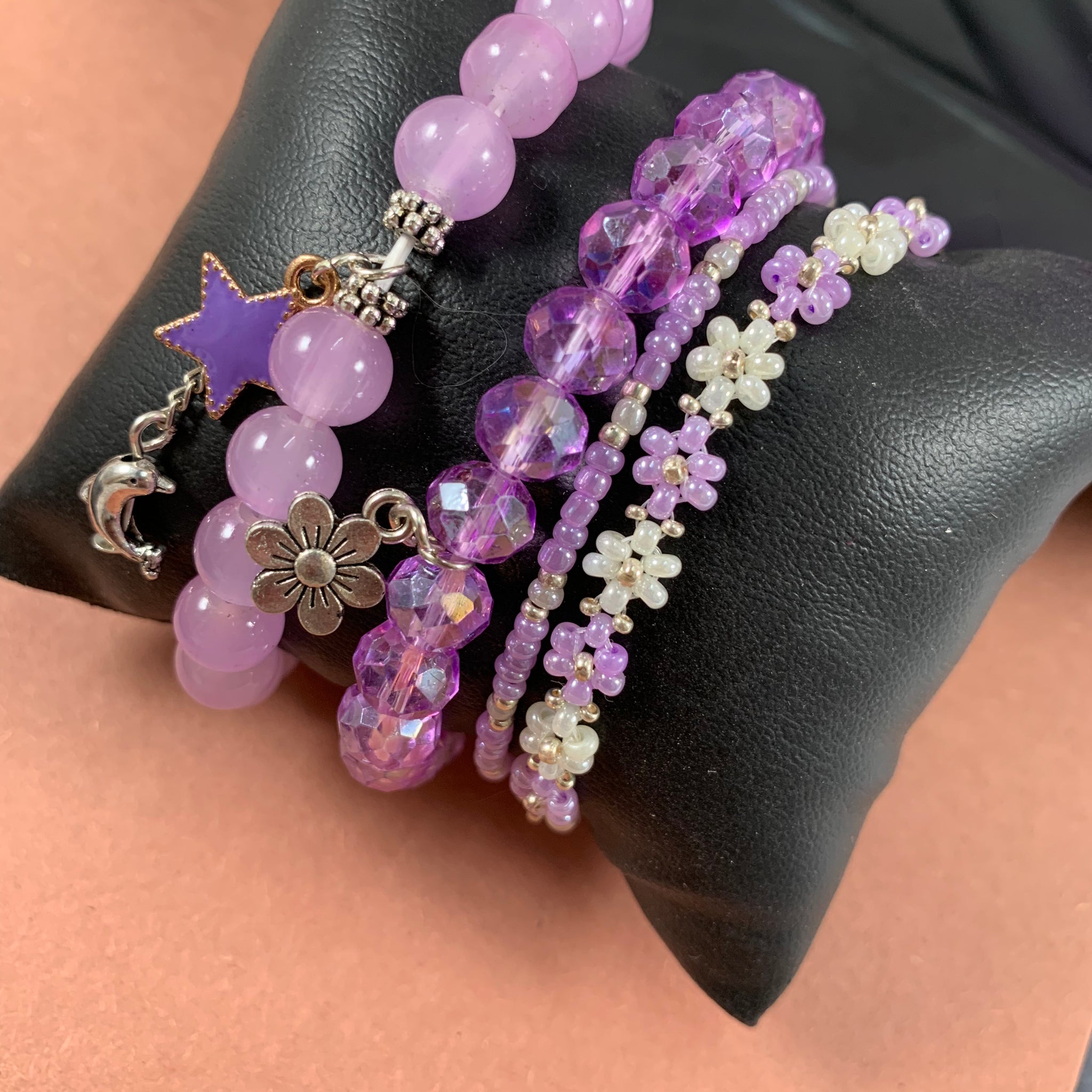 Purple Daisy Stack Bracelet Set of 4 whith 3 Charms - Fatatun