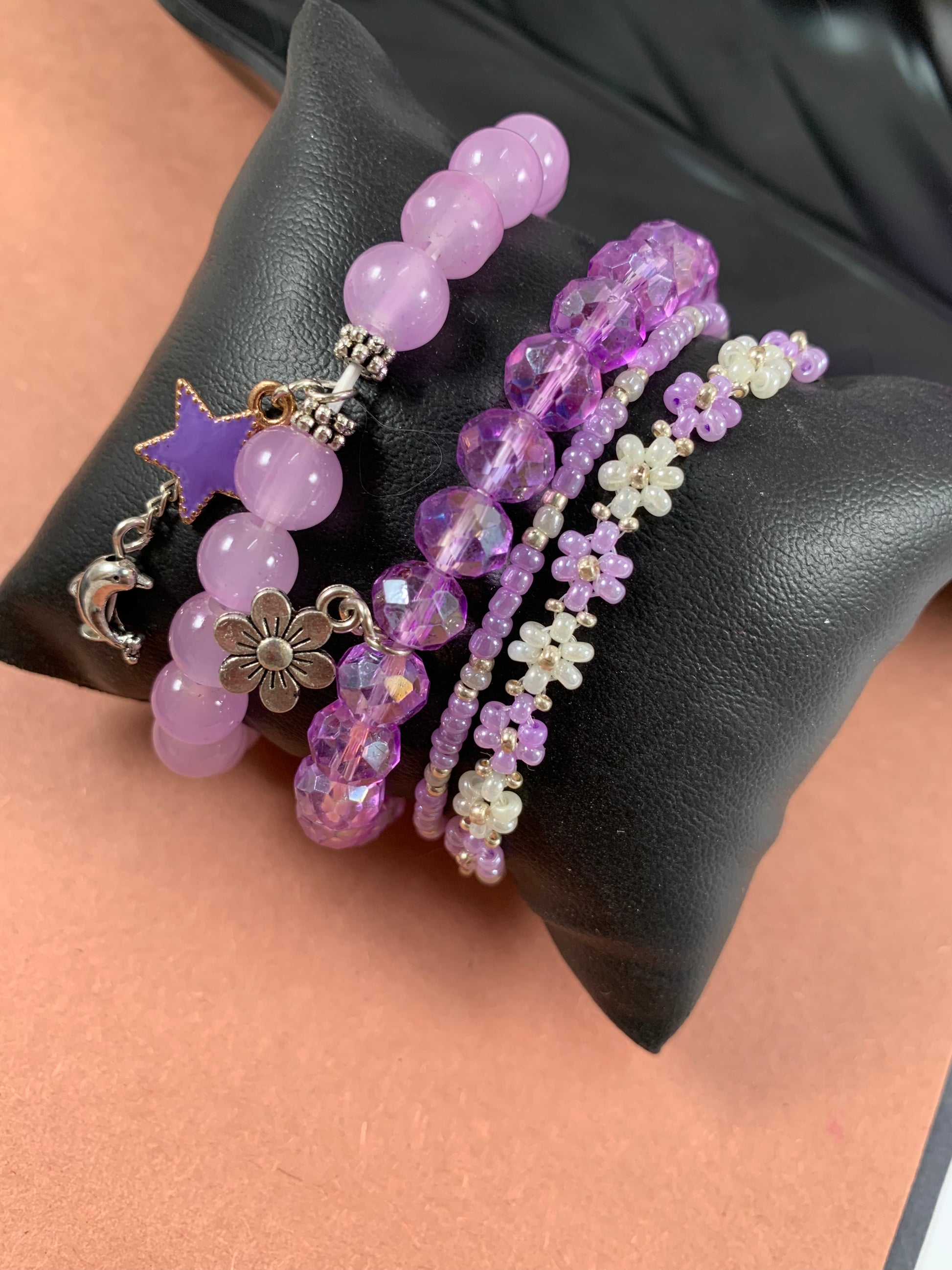 Purple Daisy Stack Bracelet Set of 4 whith 3 Charms - Fatatun