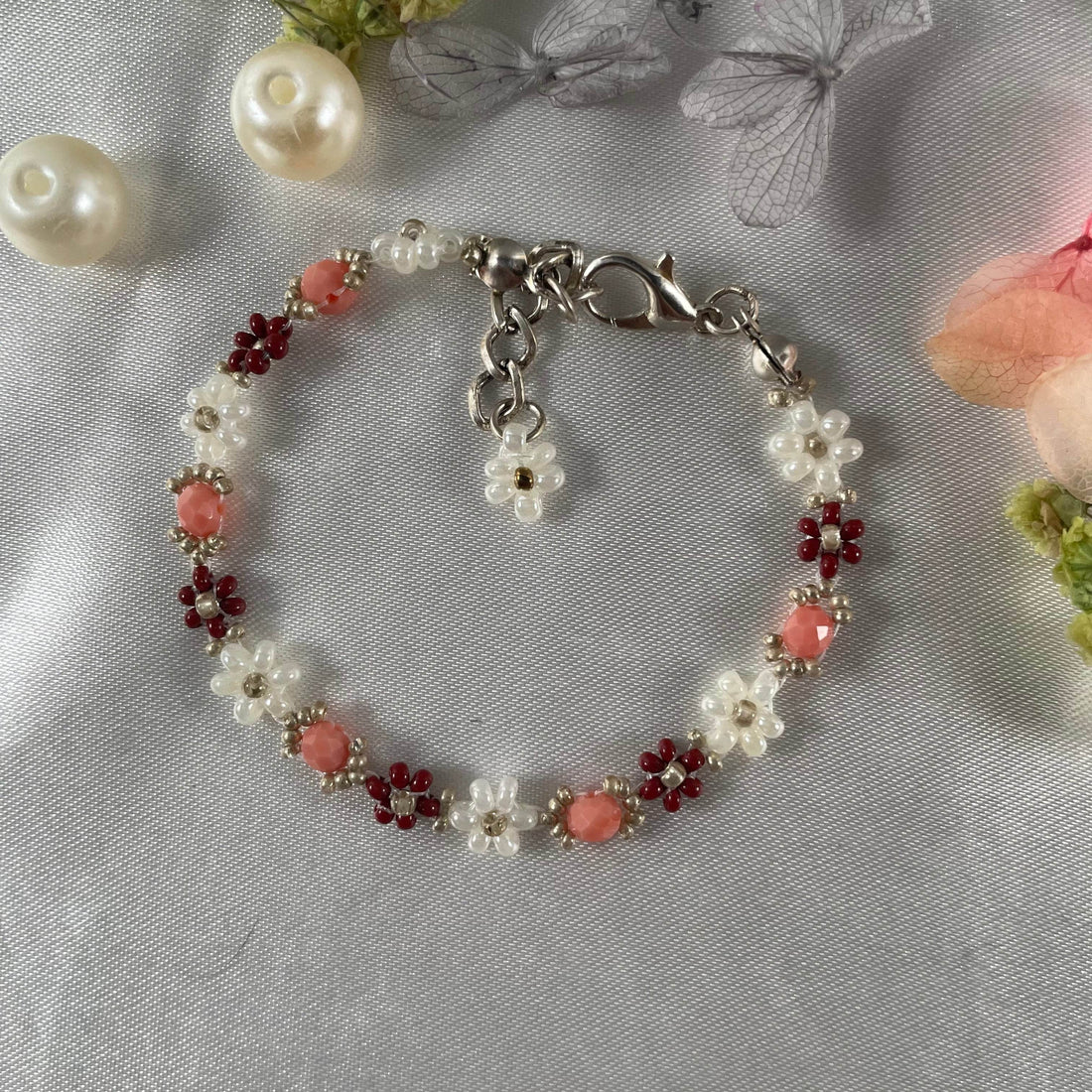 Daisy Flowers bracelet Rondella Crystal | light copper crystal Maroon, Off-white with Silver seed beads - Fatatun