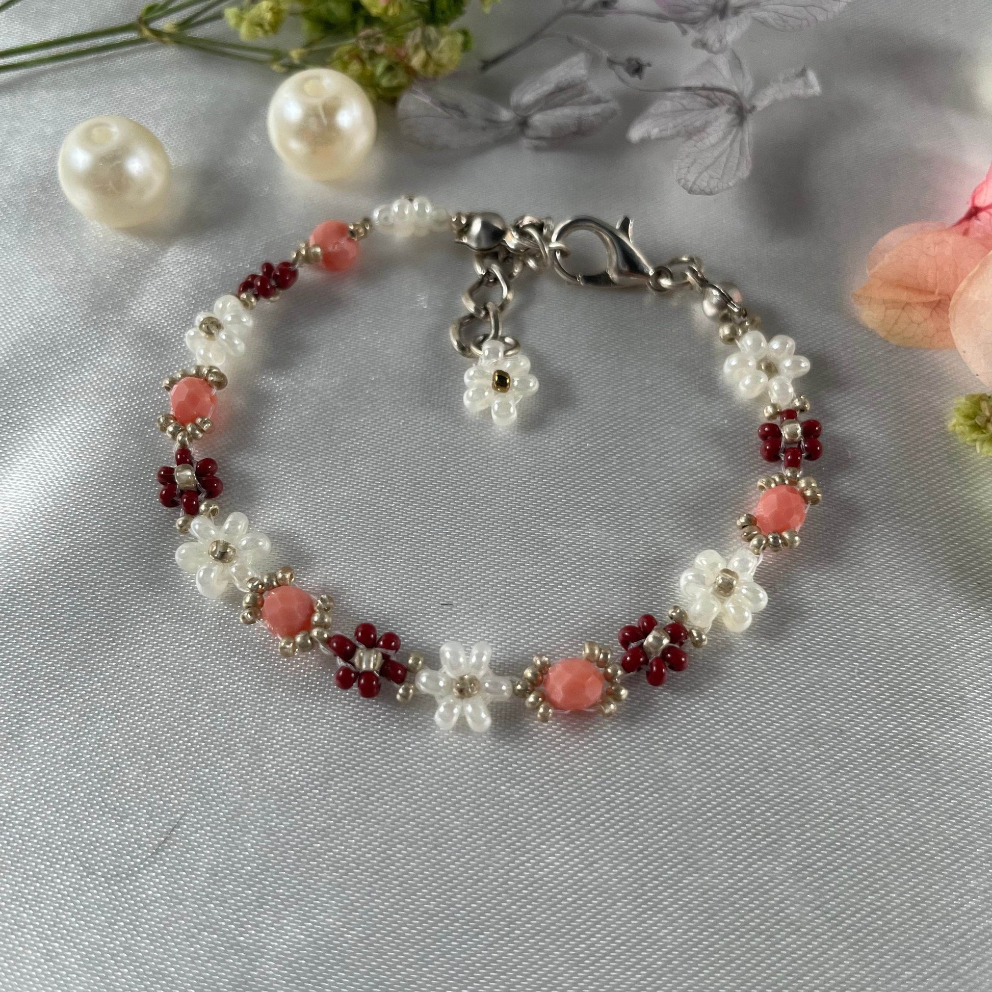 Daisy Flowers bracelet Rondella Crystal | light copper crystal Maroon, Off-white with Silver seed beads - Fatatun