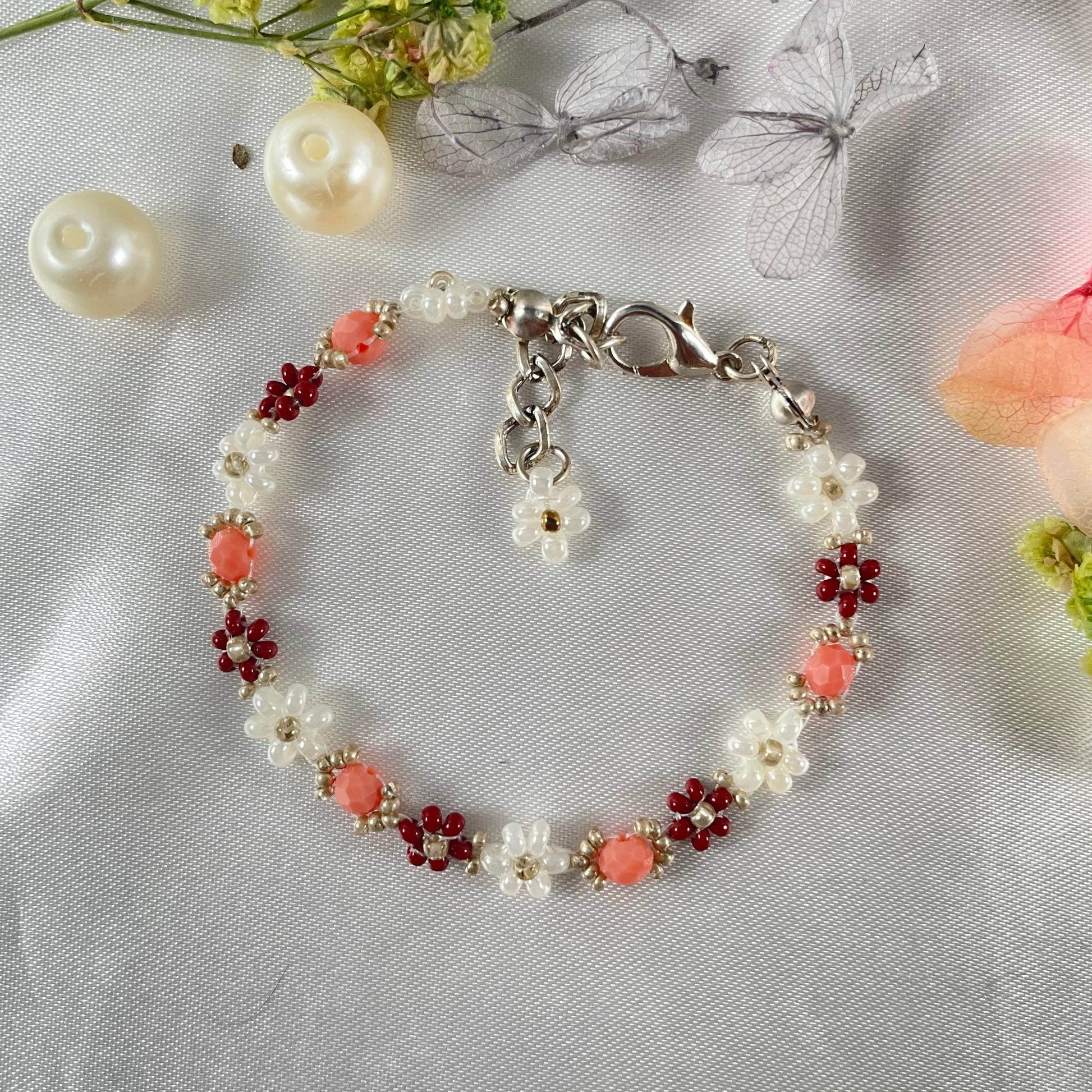 Daisy Flowers bracelet Rondella Crystal | light copper crystal Maroon, Off-white with Silver seed beads - Fatatun