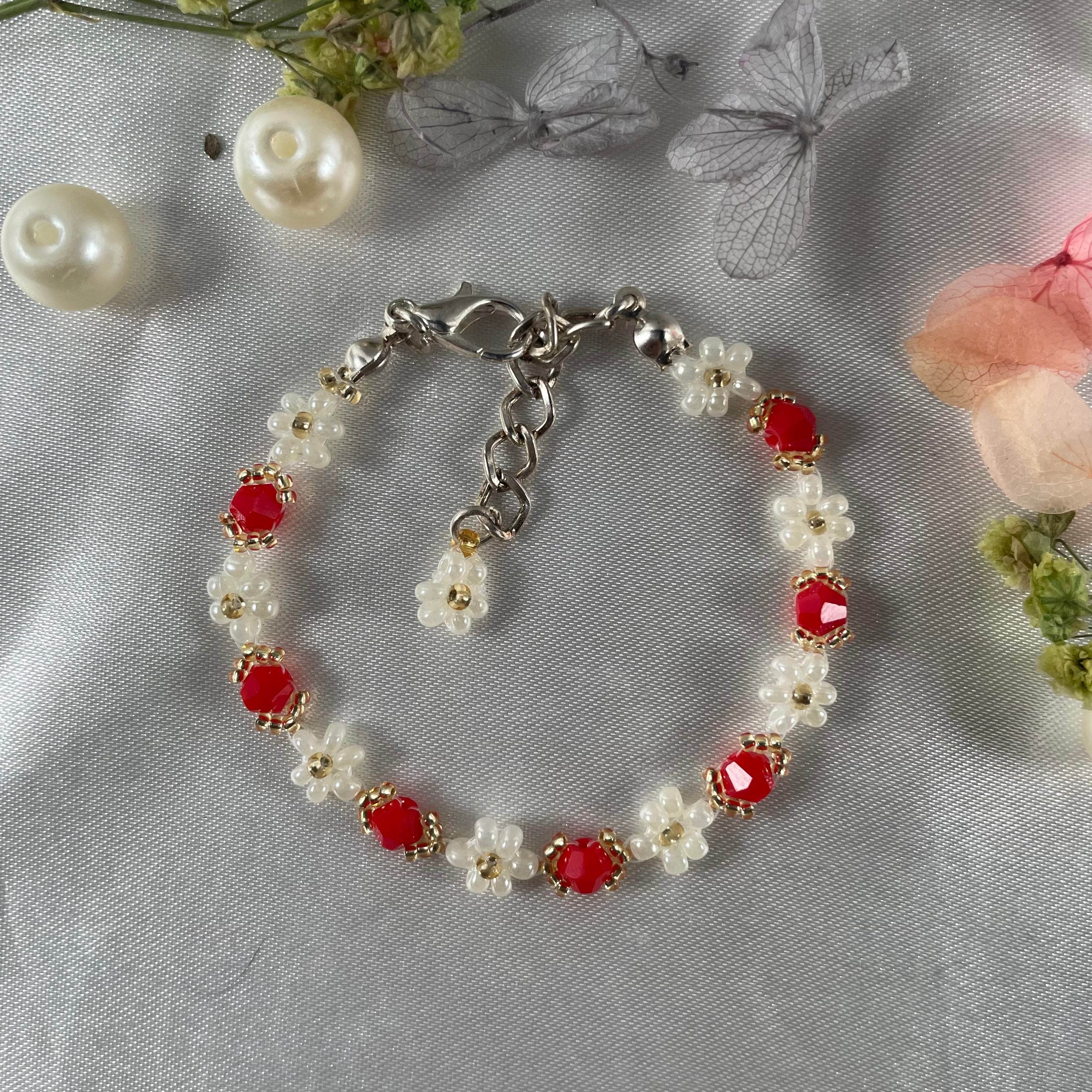 Daisy Flowers bracelet bicon Crystal | Opaque Red Bicon, Off-white & Golden seed beads - Fatatun