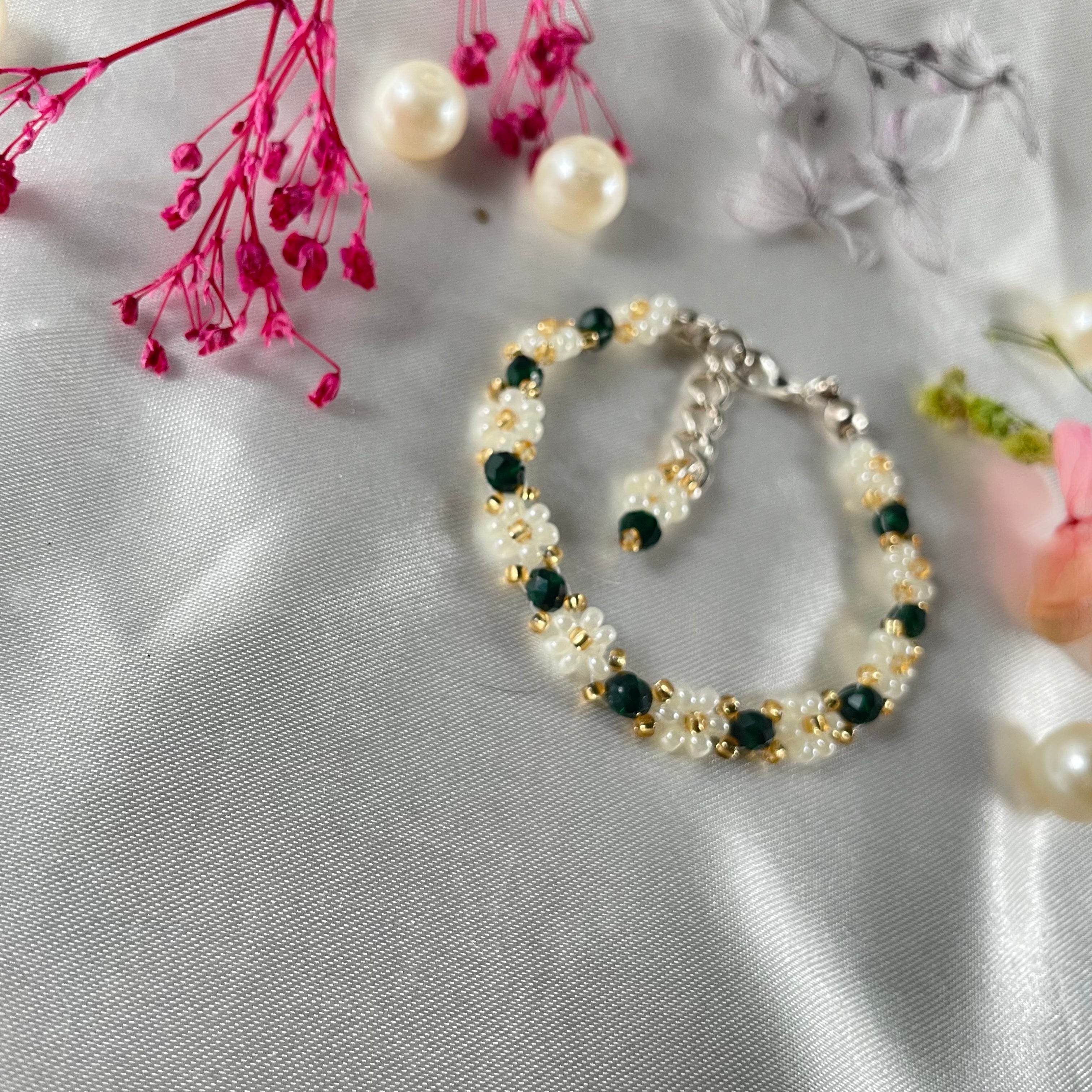 Daisy Flowers bracelet Rondella Crystal | Bottle Green with Off-white & Golden seed beads - Fatatun
