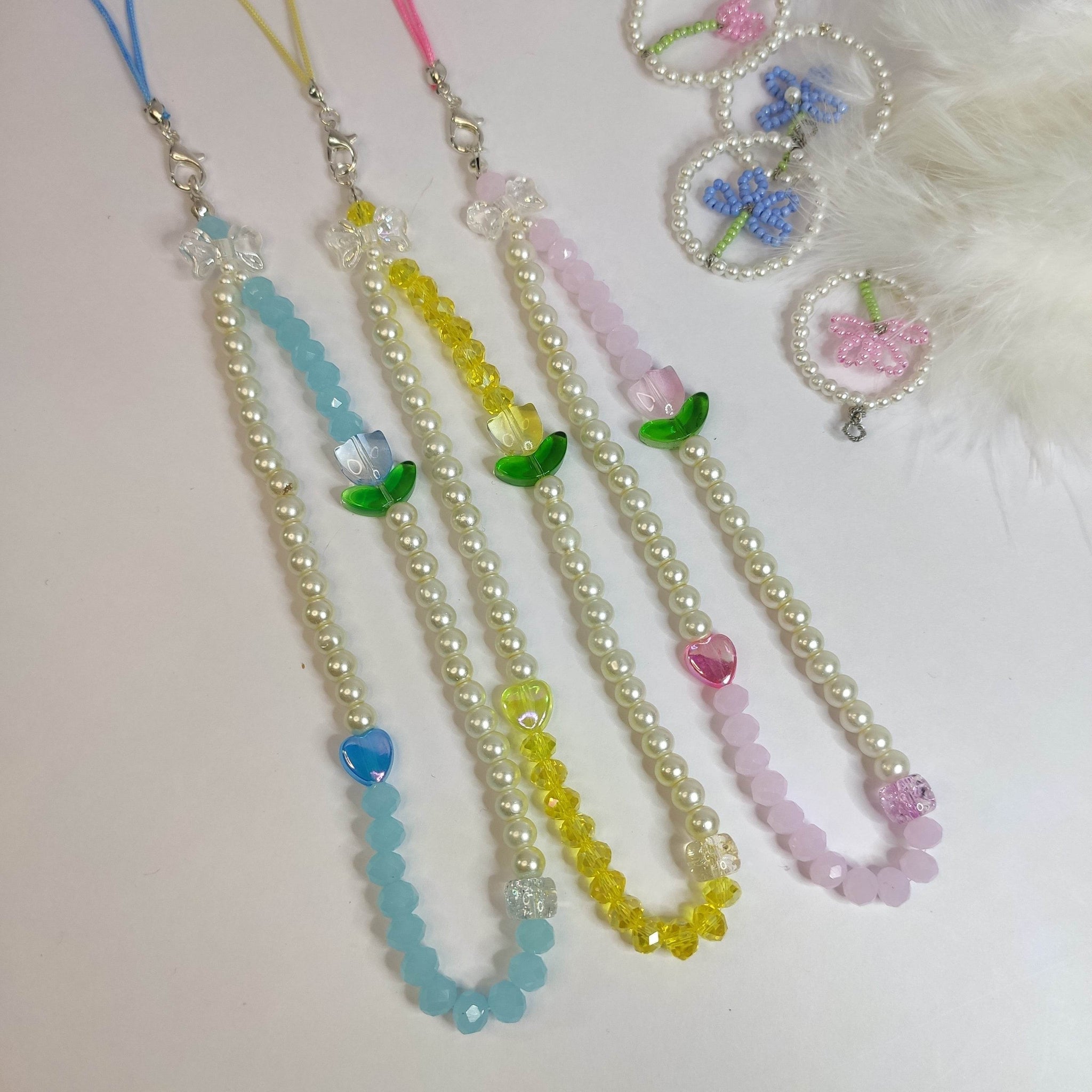 Phone accessories Tulip with pearl and crystal Available in 3 color - Fatatun