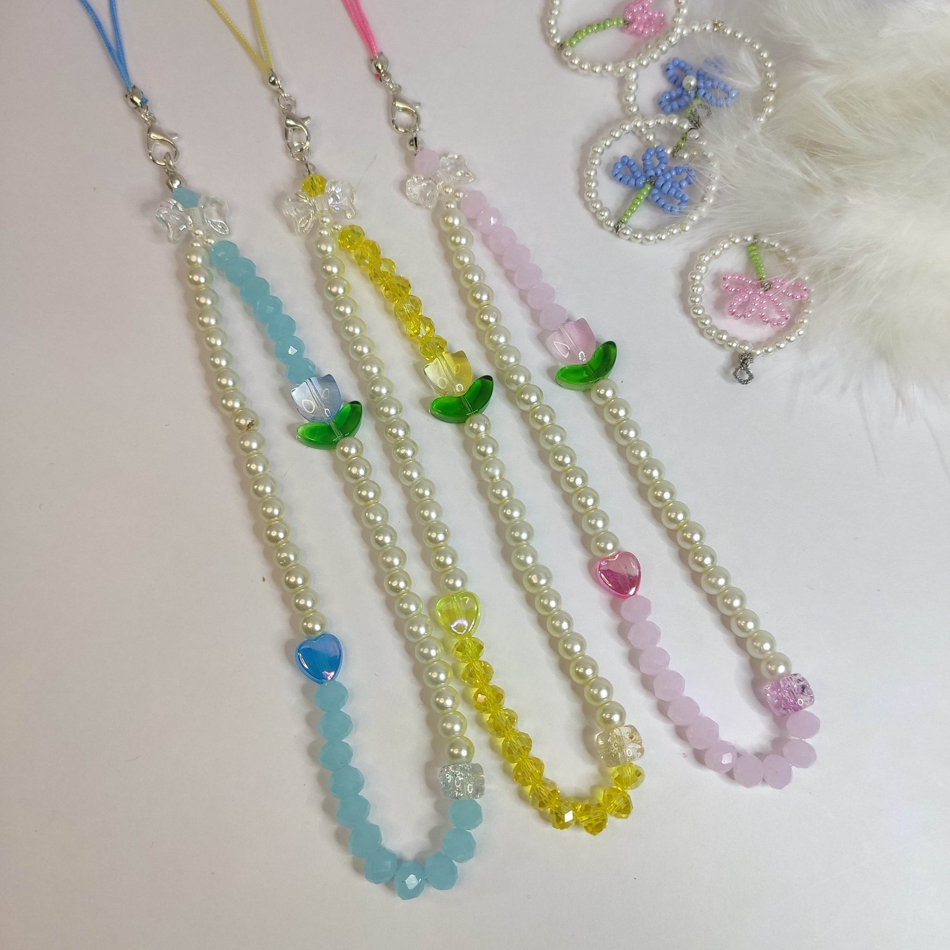 Phone accessories Tulip with pearl and crystal Available in 3 color - Fatatun