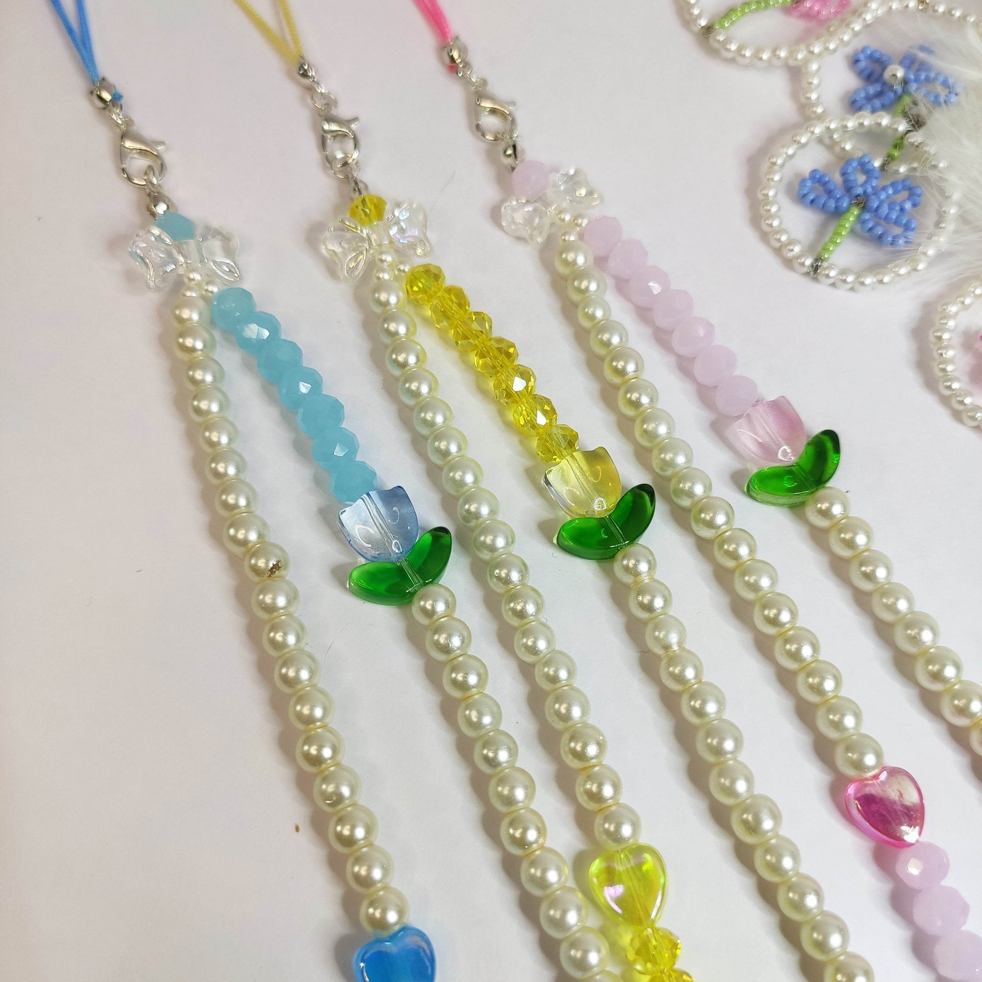 Phone accessories Tulip with pearl and crystal Available in 3 color - Fatatun