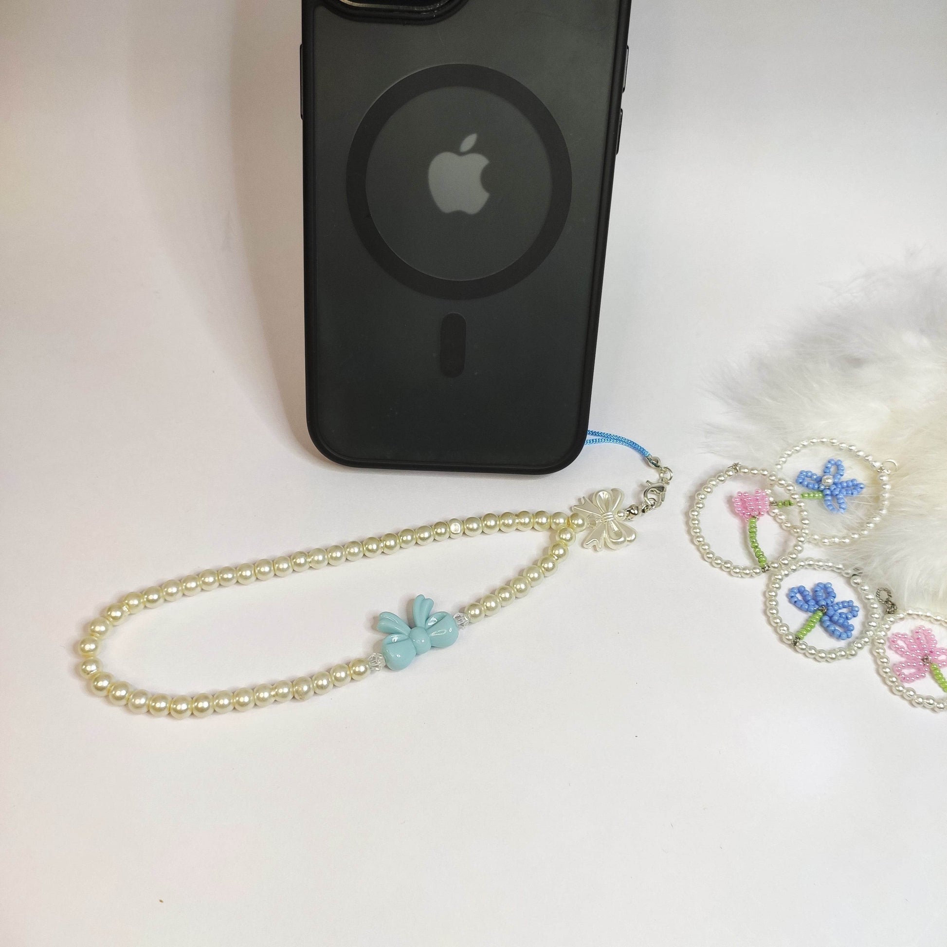 Phone Charms Pearl and Bow, Available in multi-color - Fatatun