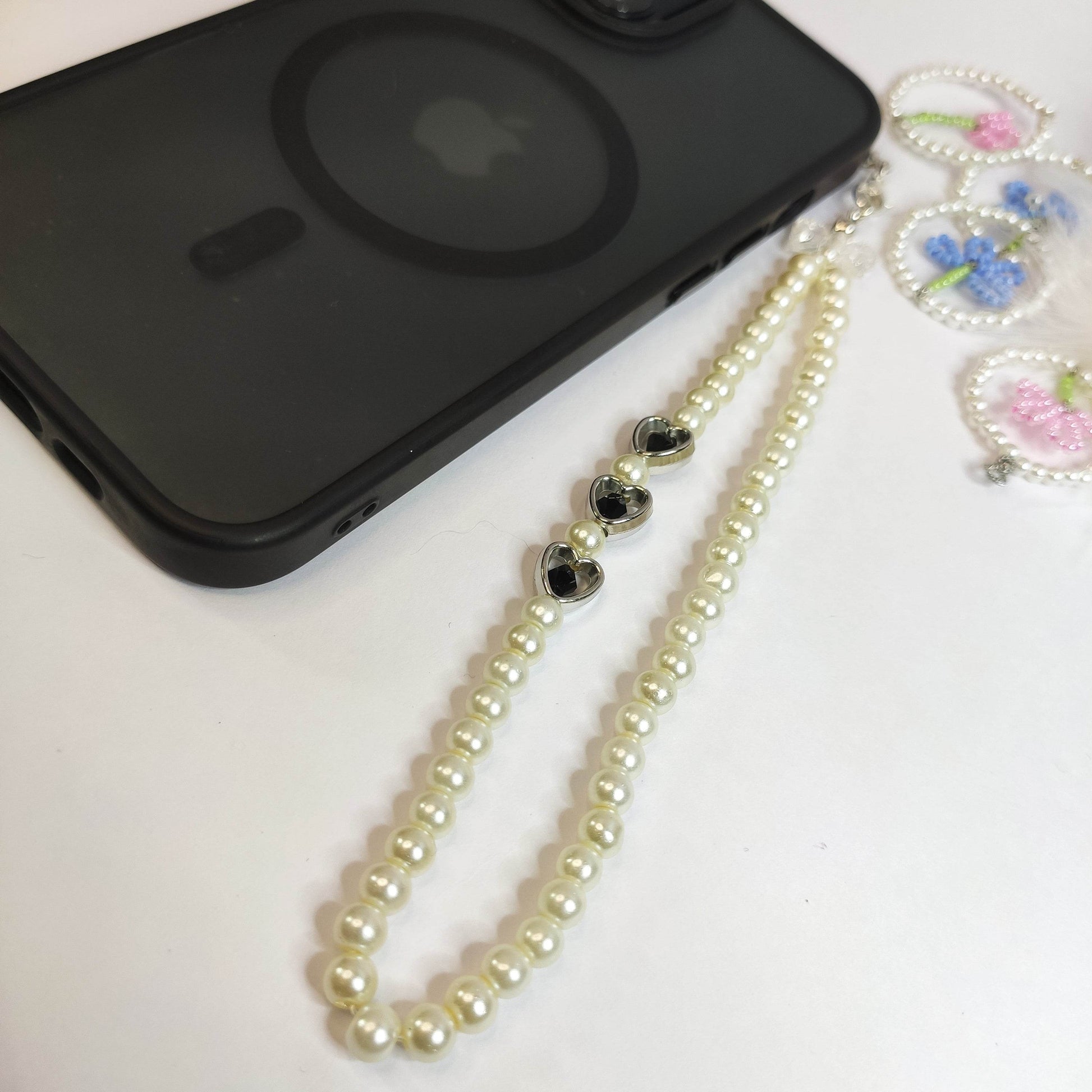 Phone charms minimalist and elegant - Fatatun